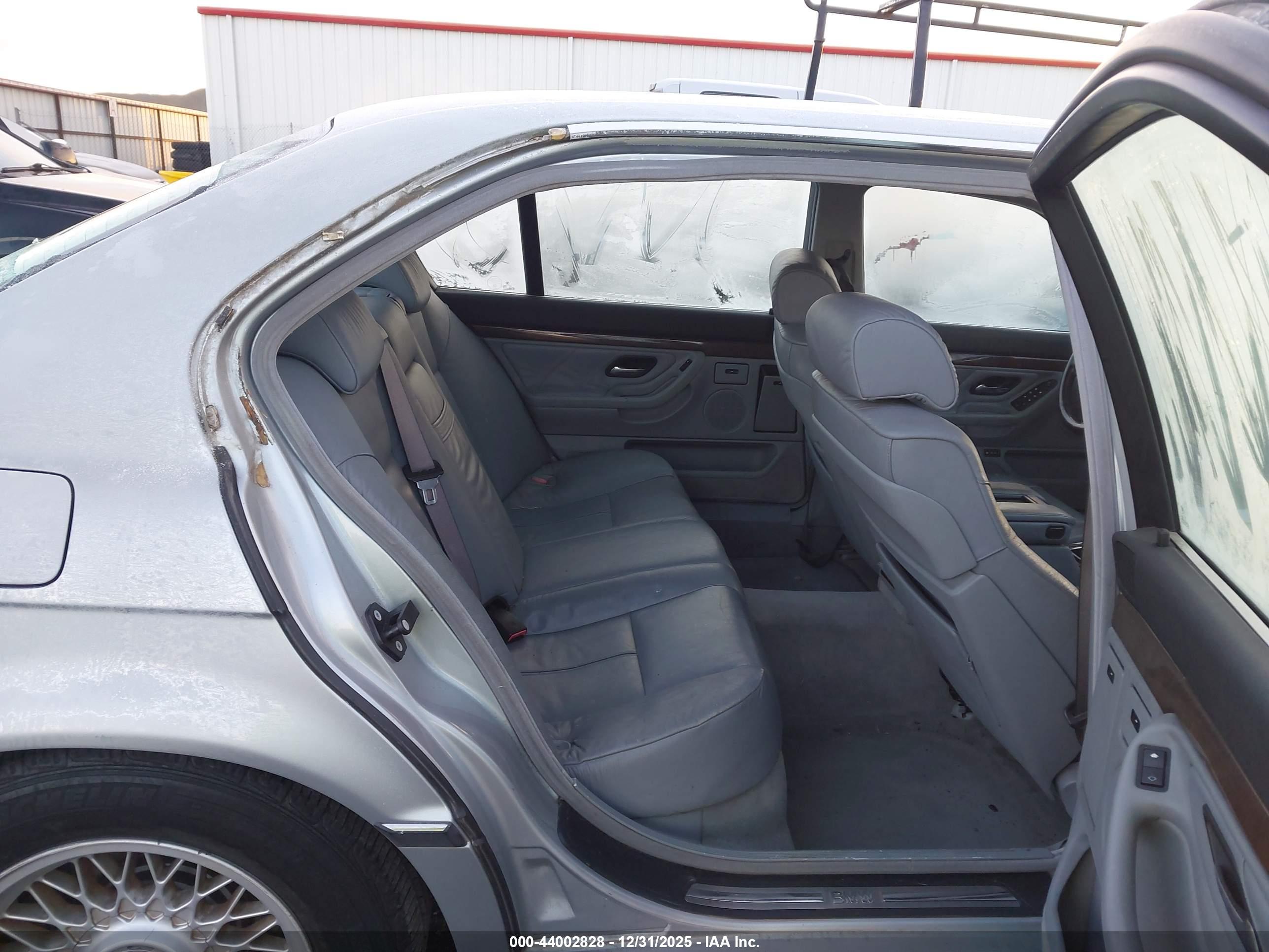 BMW 740IL image 8