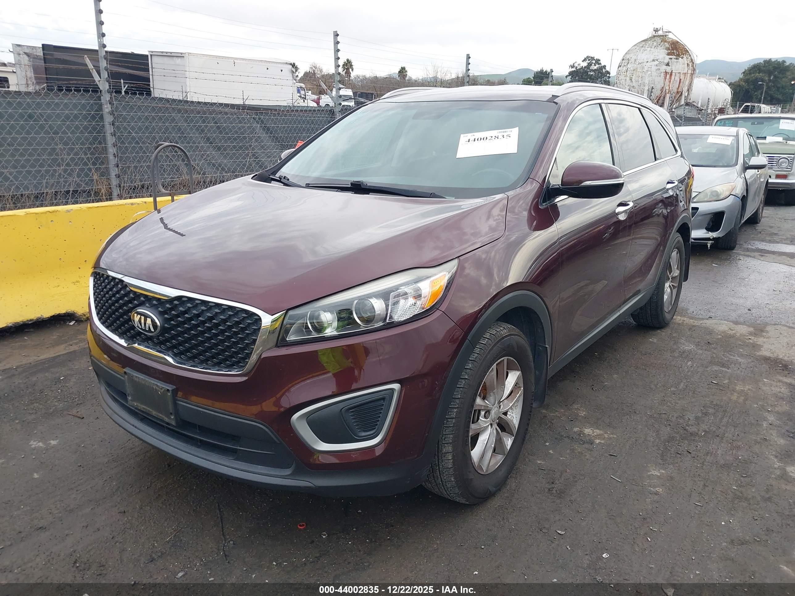 KIA SORENTO image 2