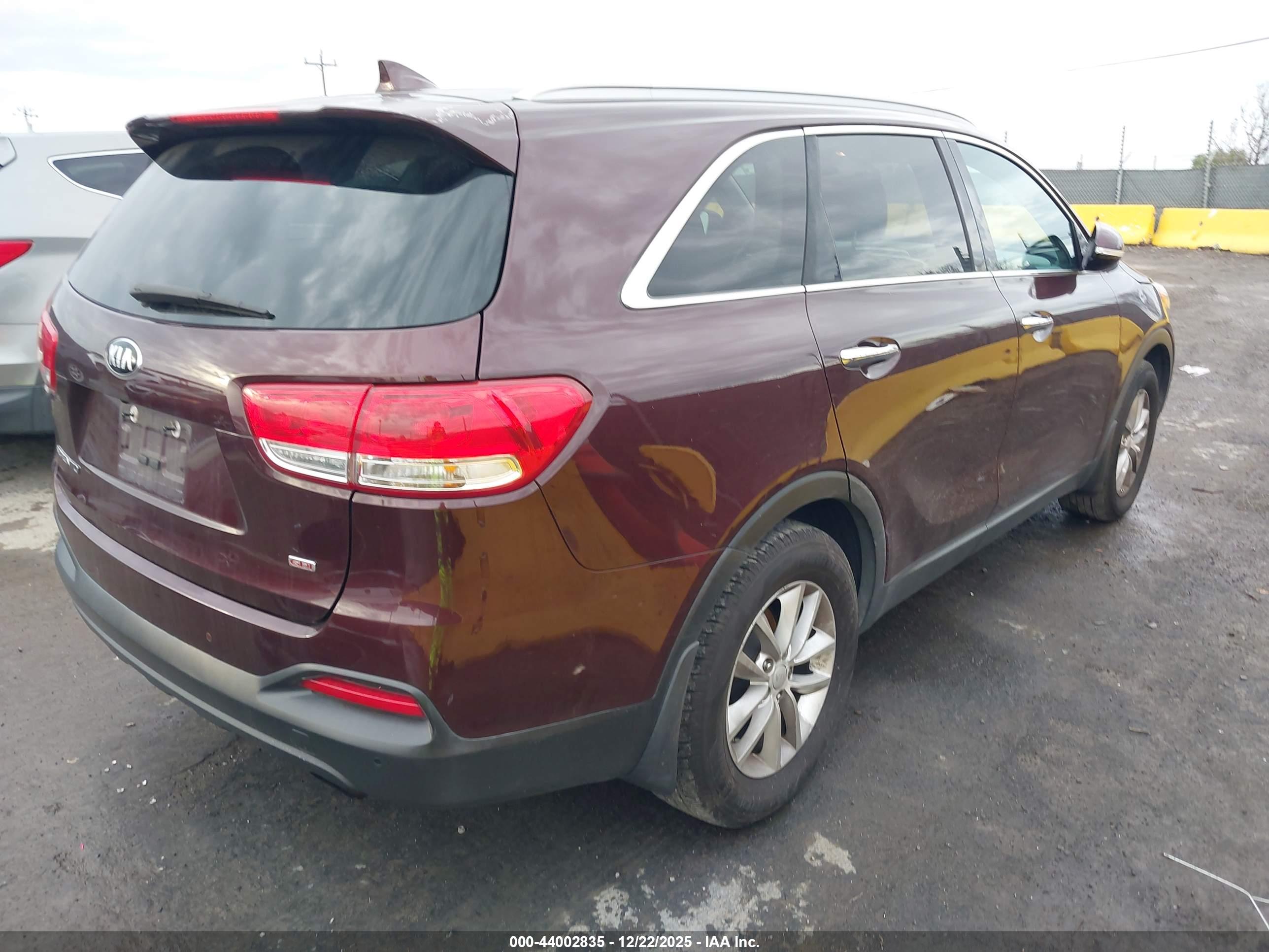 KIA SORENTO image 4