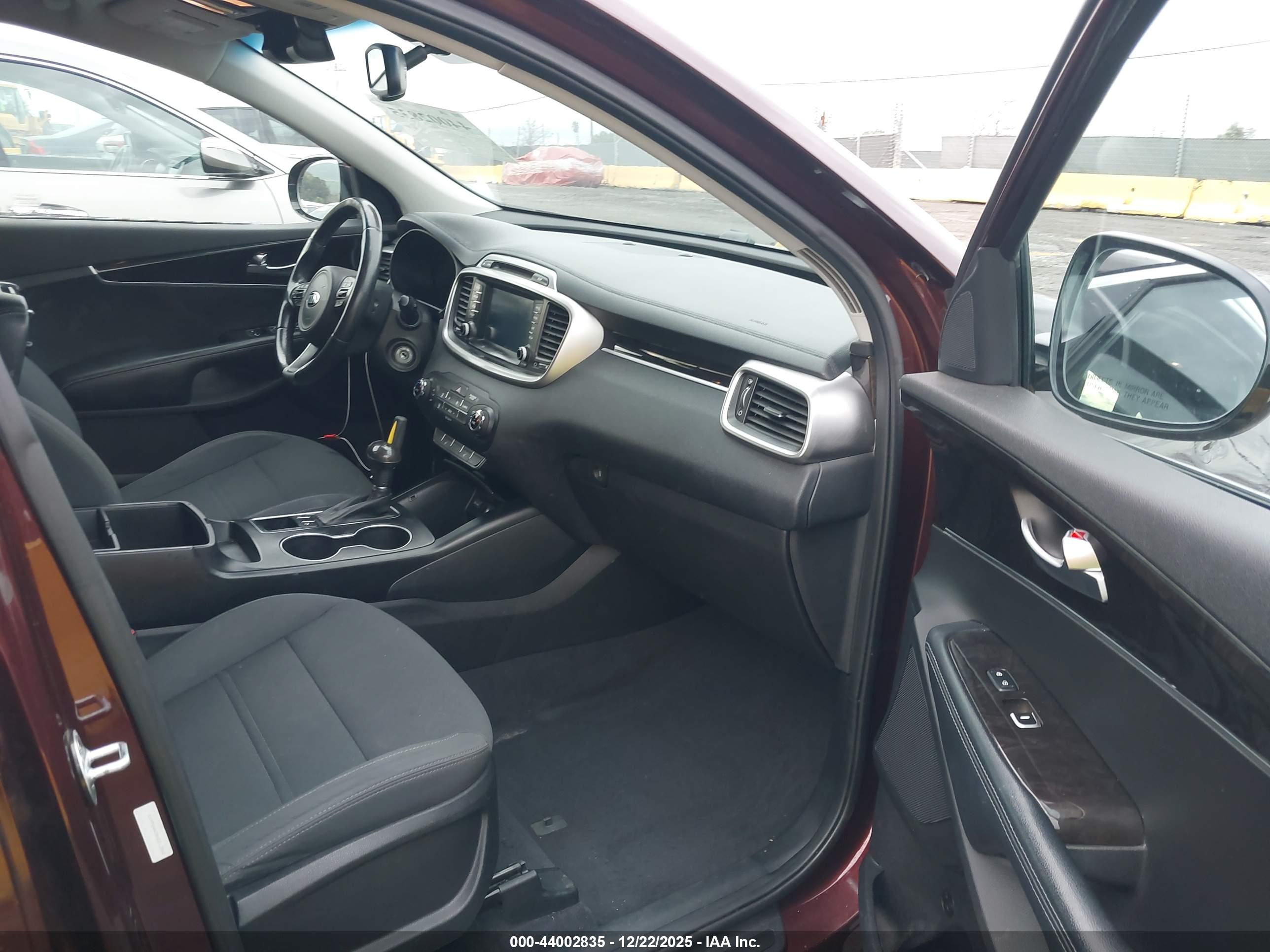 KIA SORENTO image 5