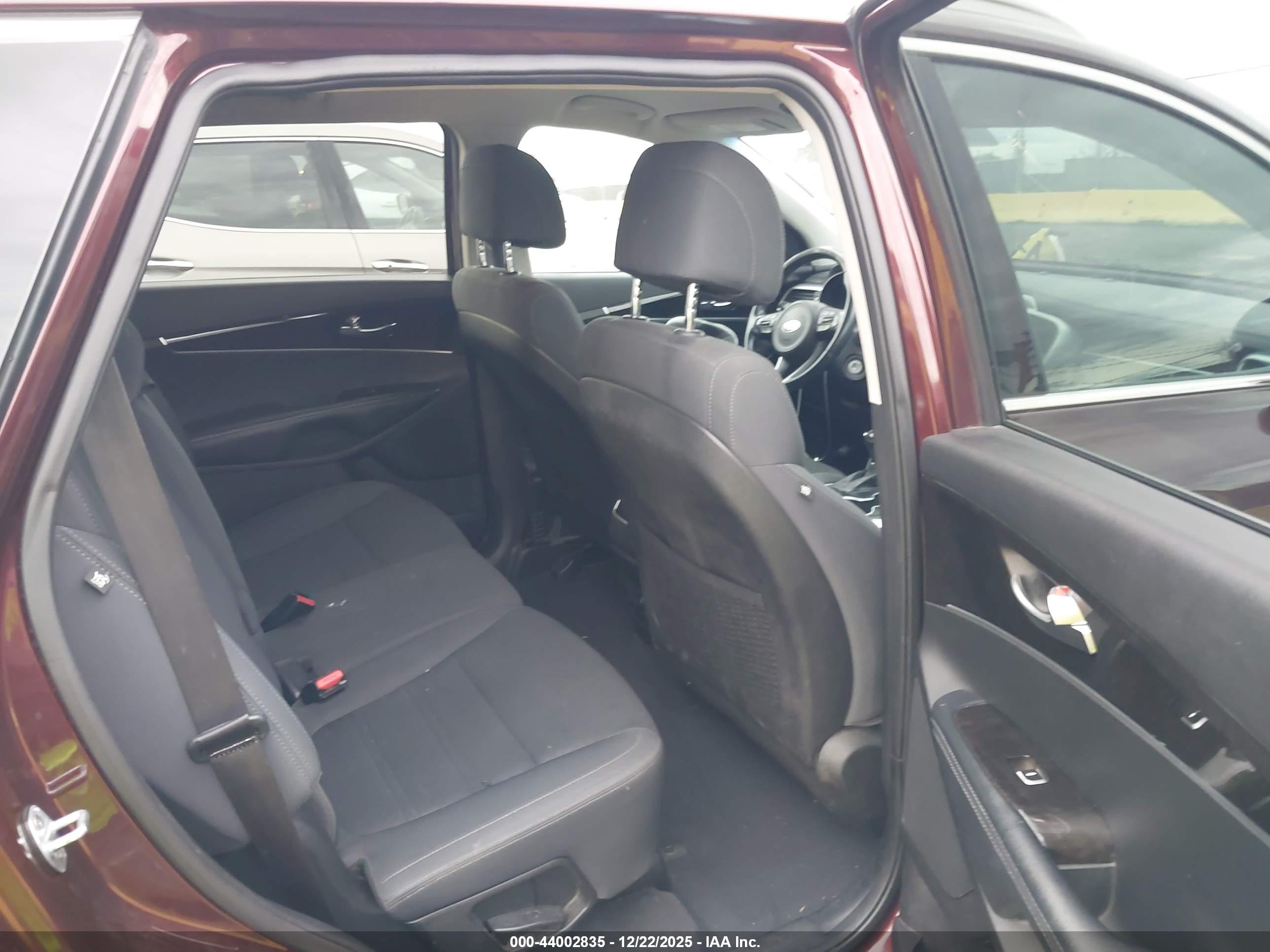 KIA SORENTO image 8