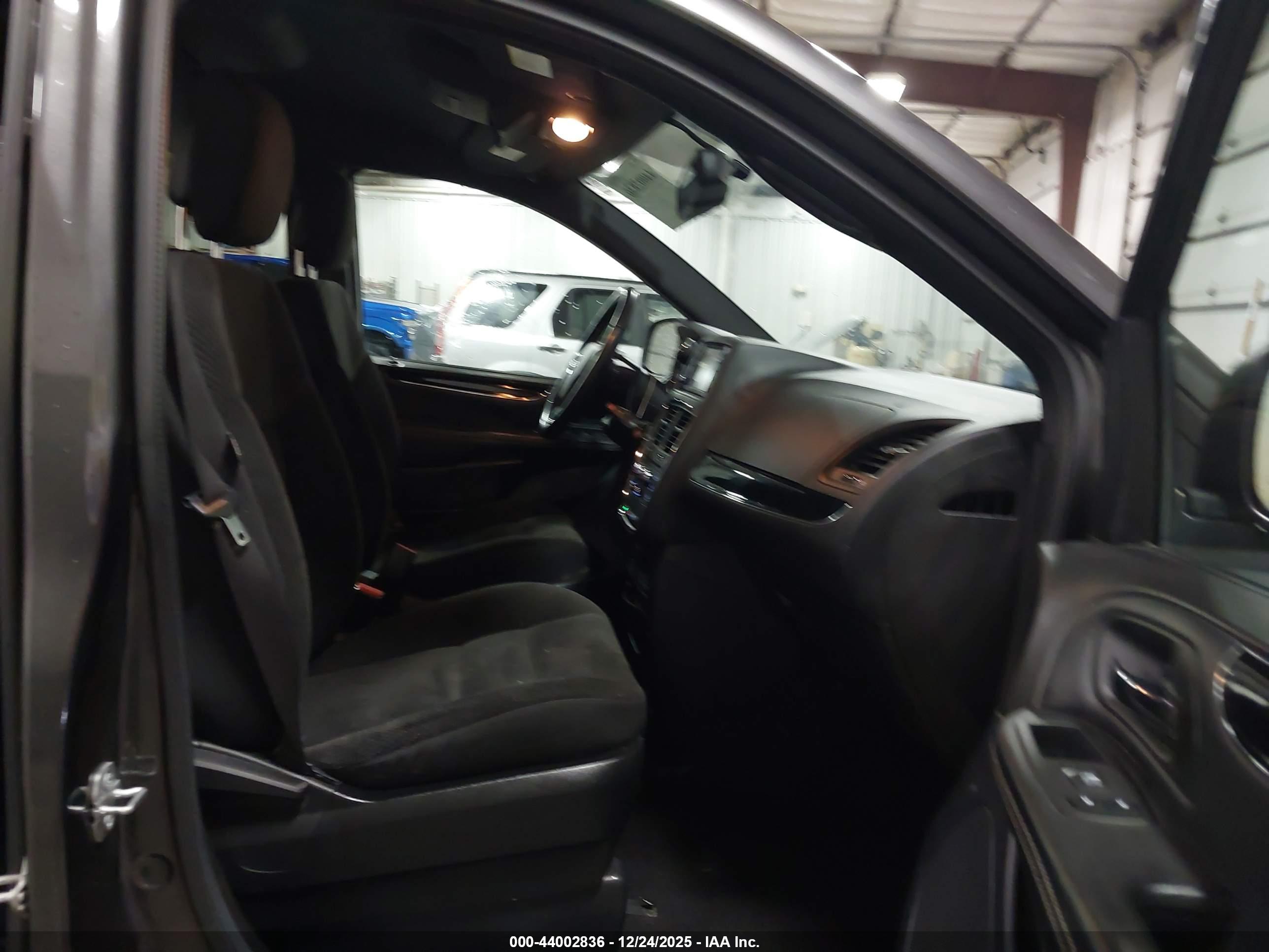 DODGE GRAND image 5