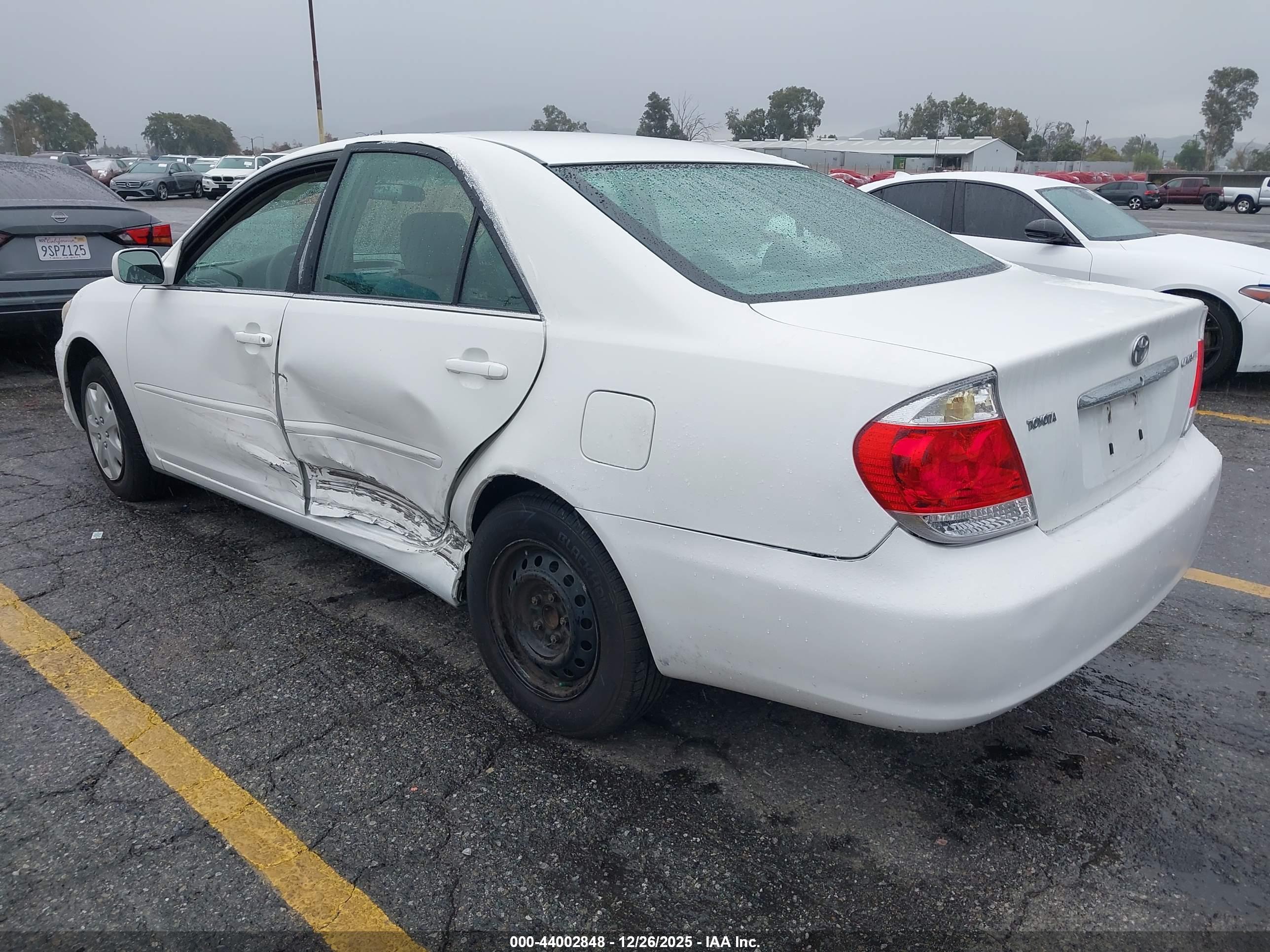 TOYOTA CAMRY image 3