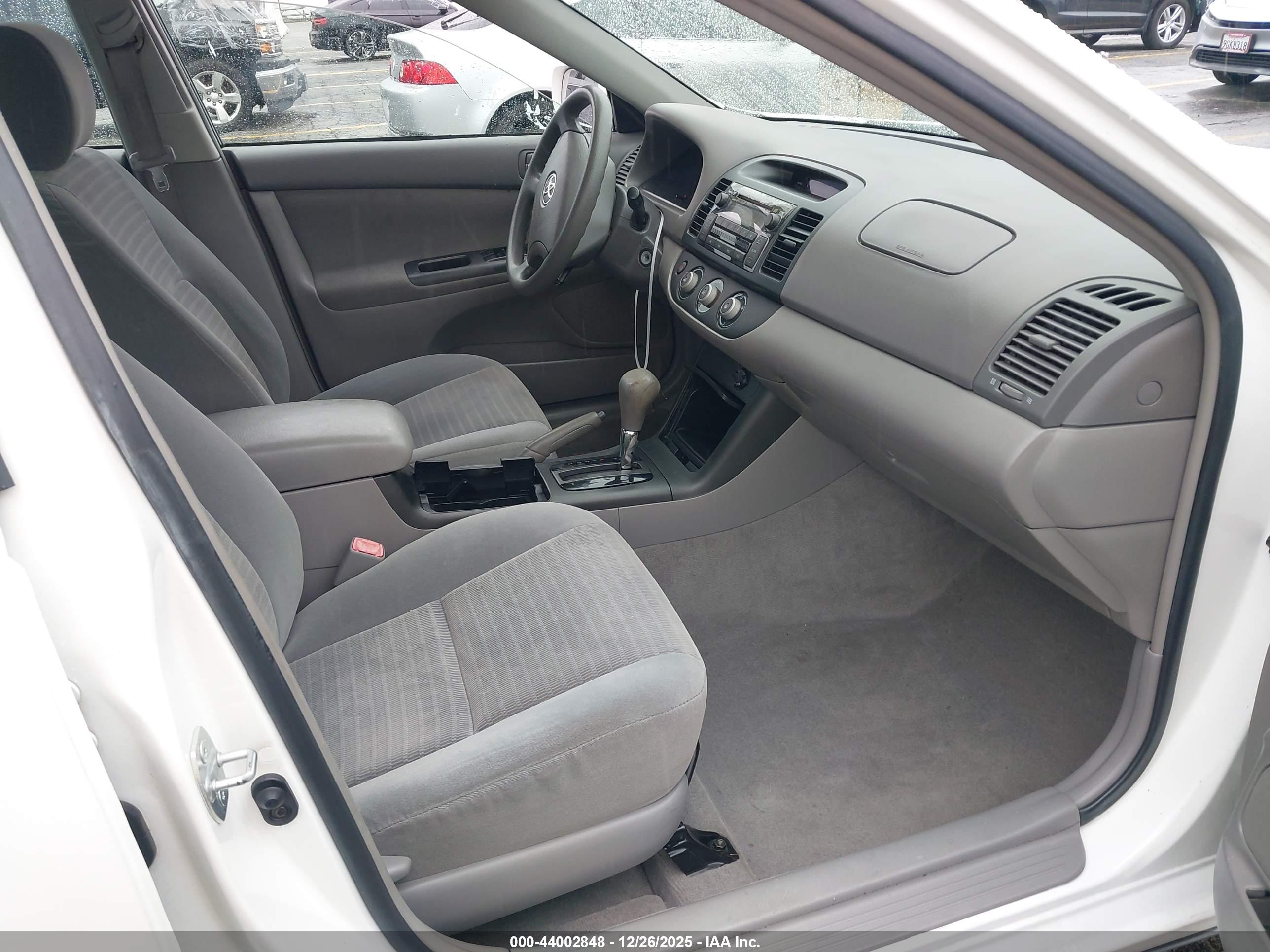 TOYOTA CAMRY image 5