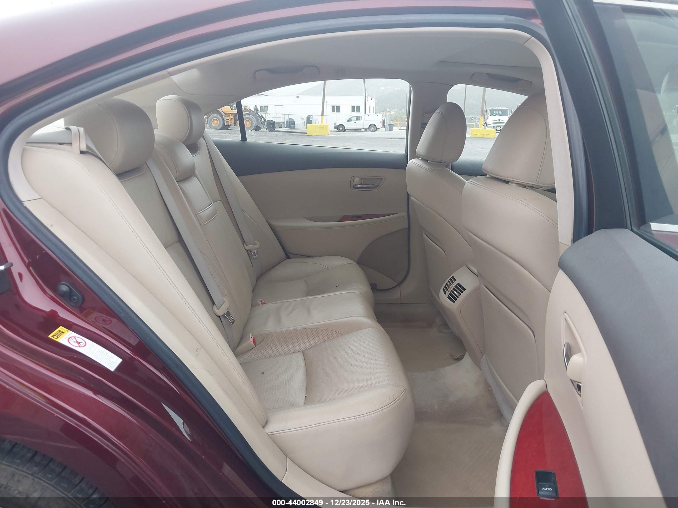 LEXUS ES image 8