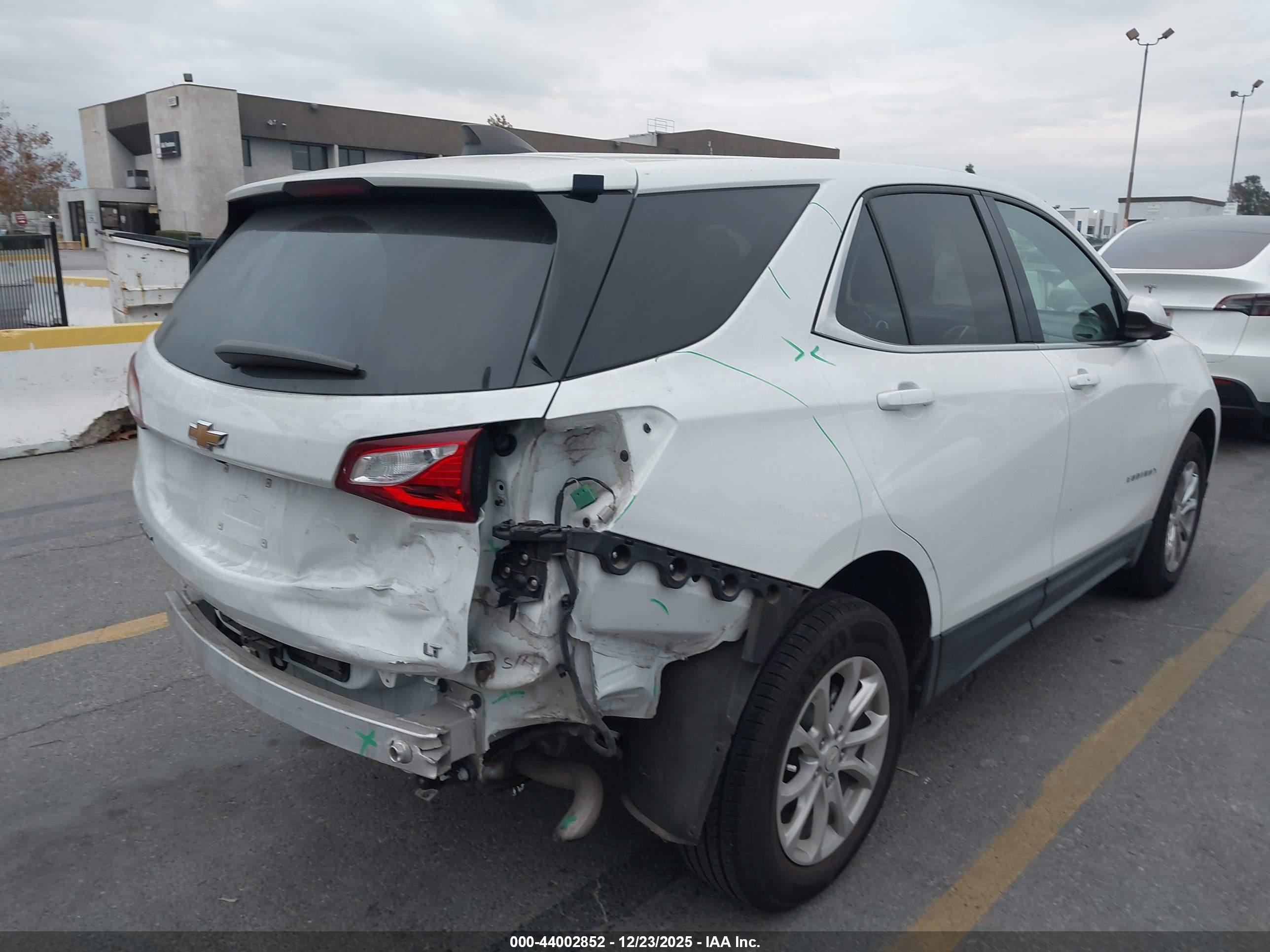CHEVROLET EQUINOX image 4