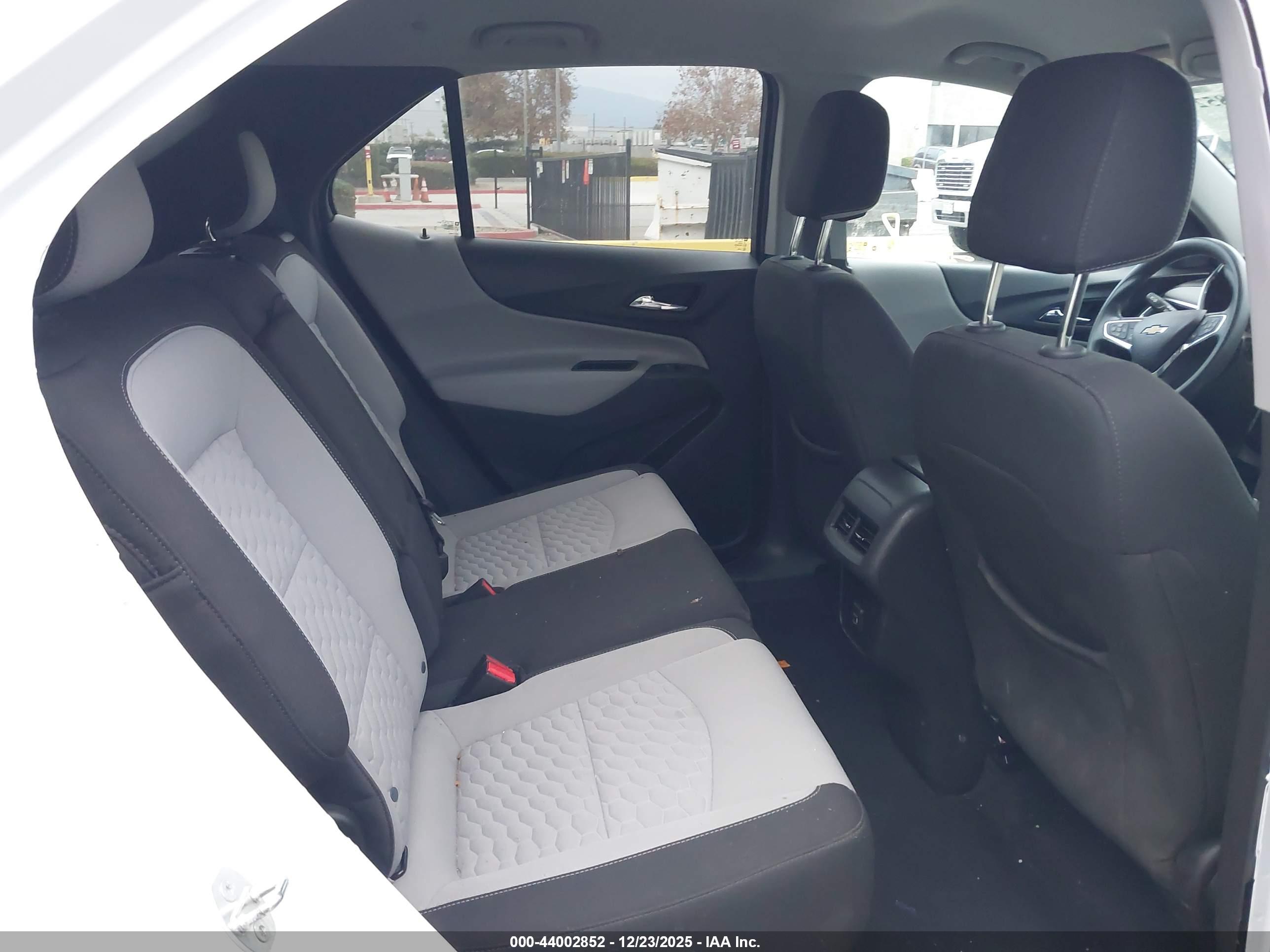 CHEVROLET EQUINOX image 8