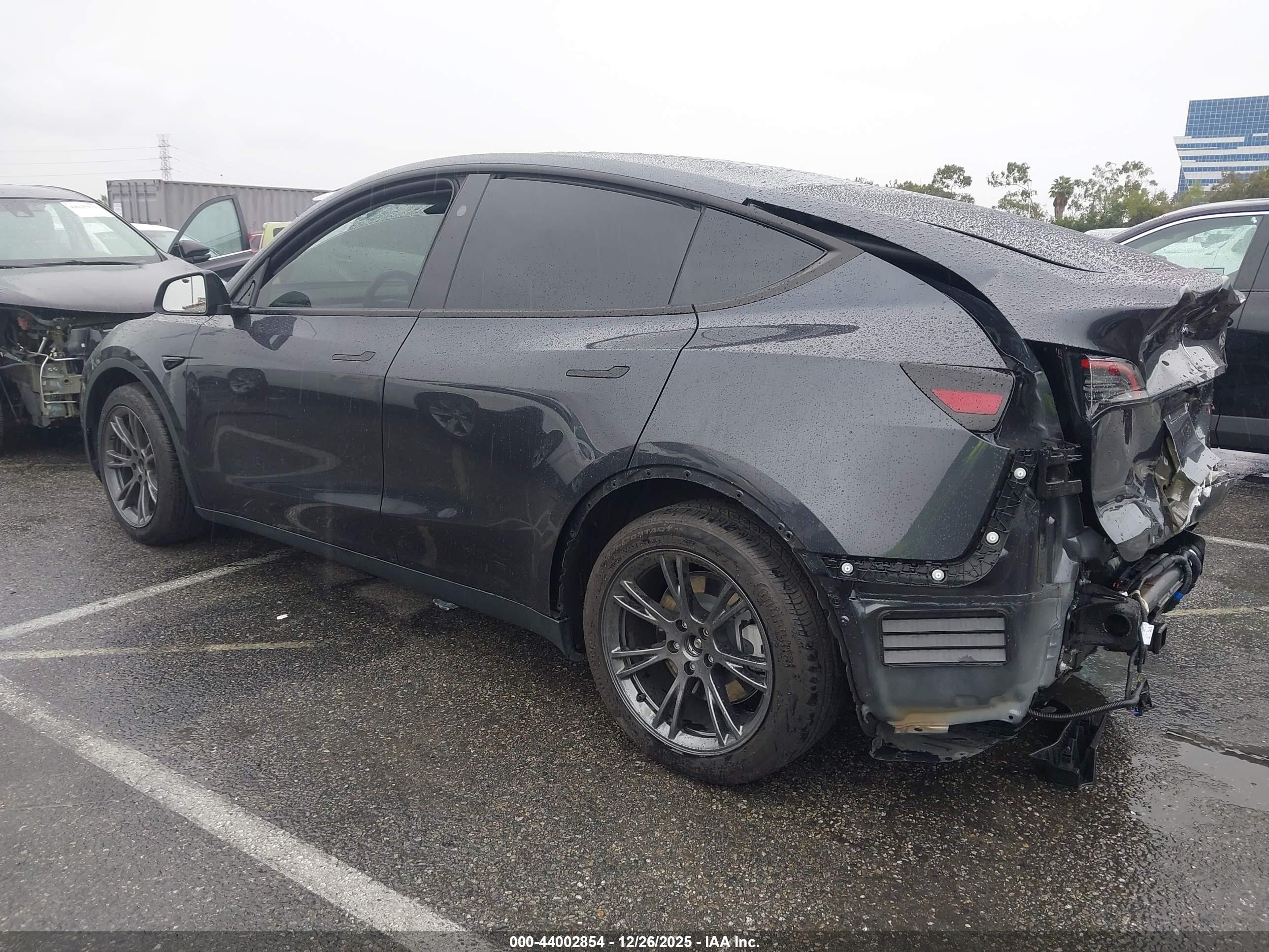 TESLA MODEL image 3