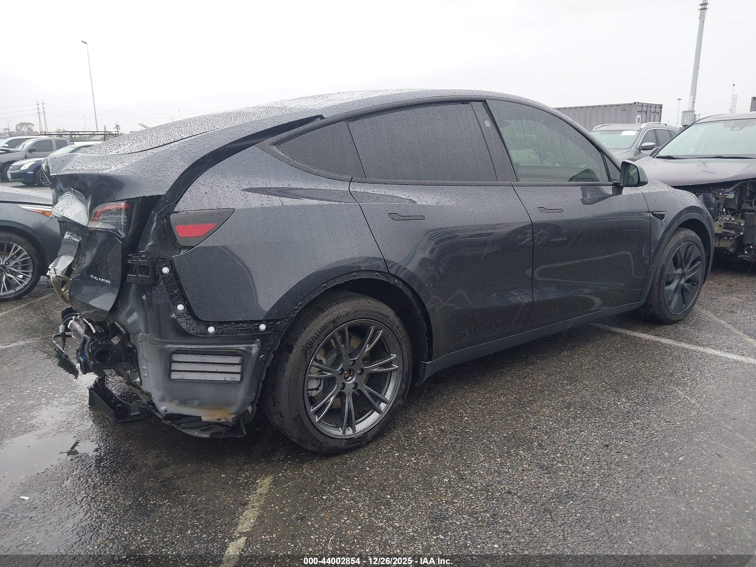 TESLA MODEL image 4