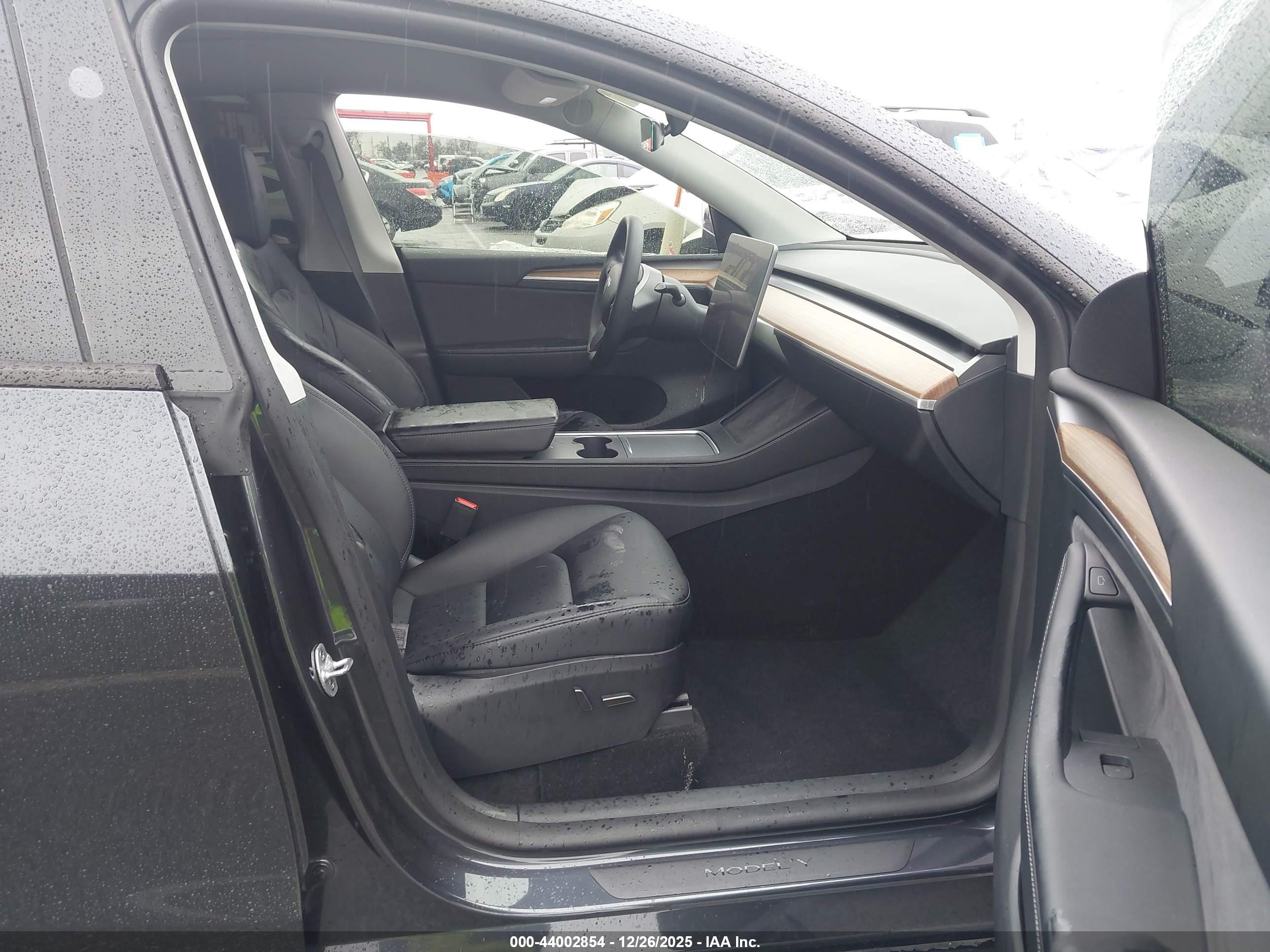 TESLA MODEL image 5