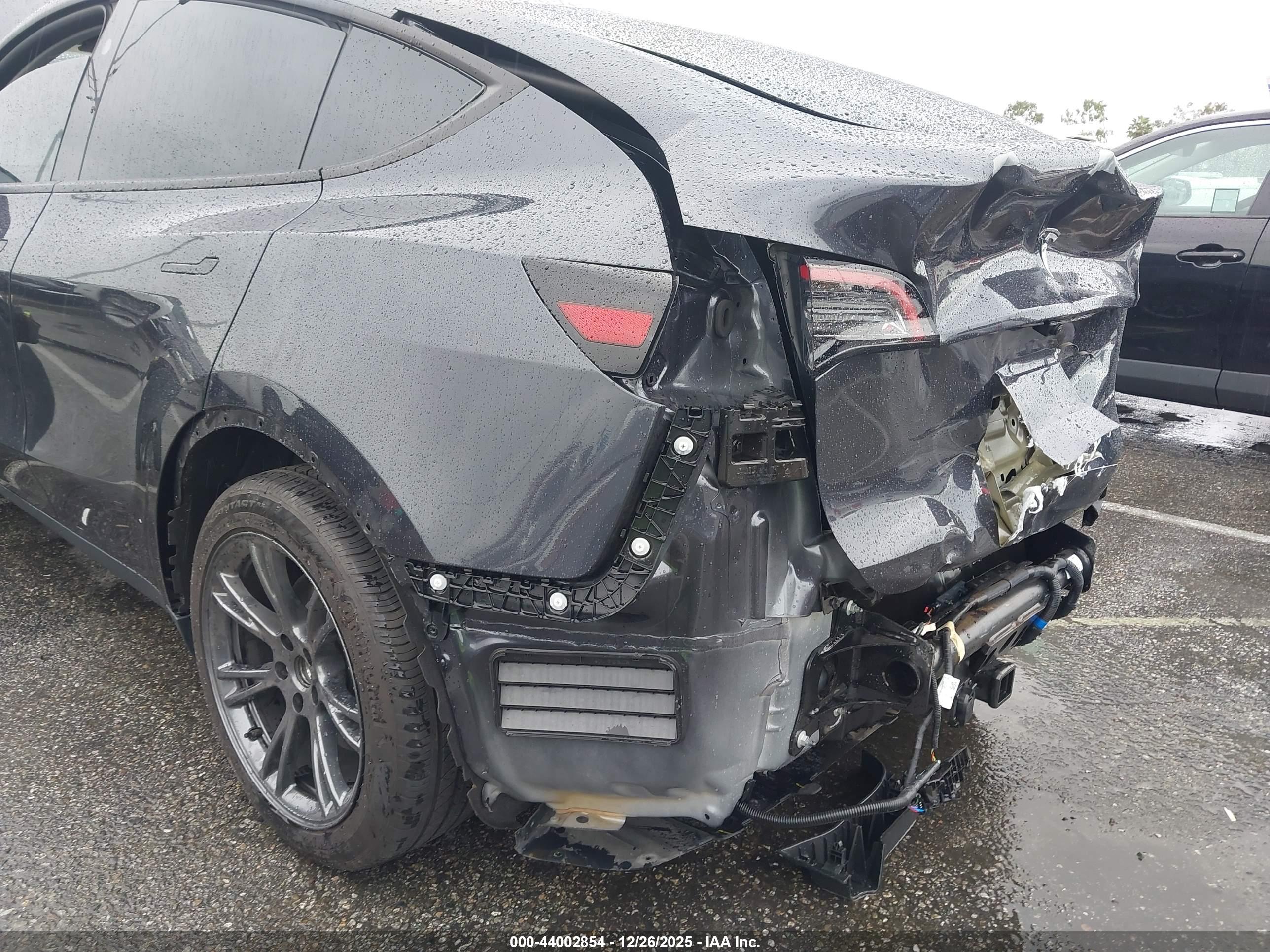 TESLA MODEL image 6