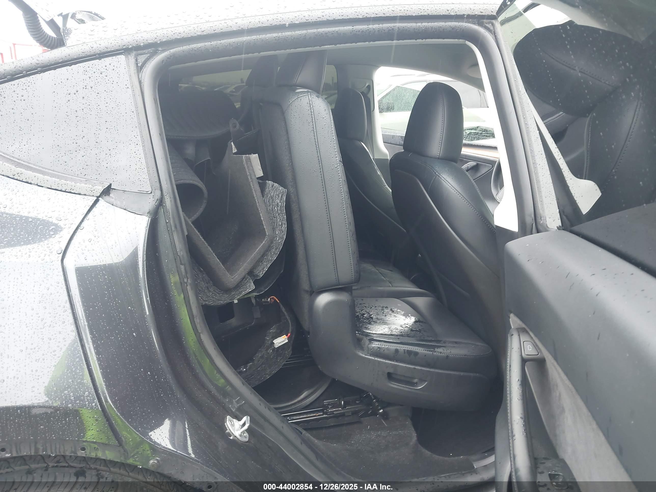 TESLA MODEL image 8