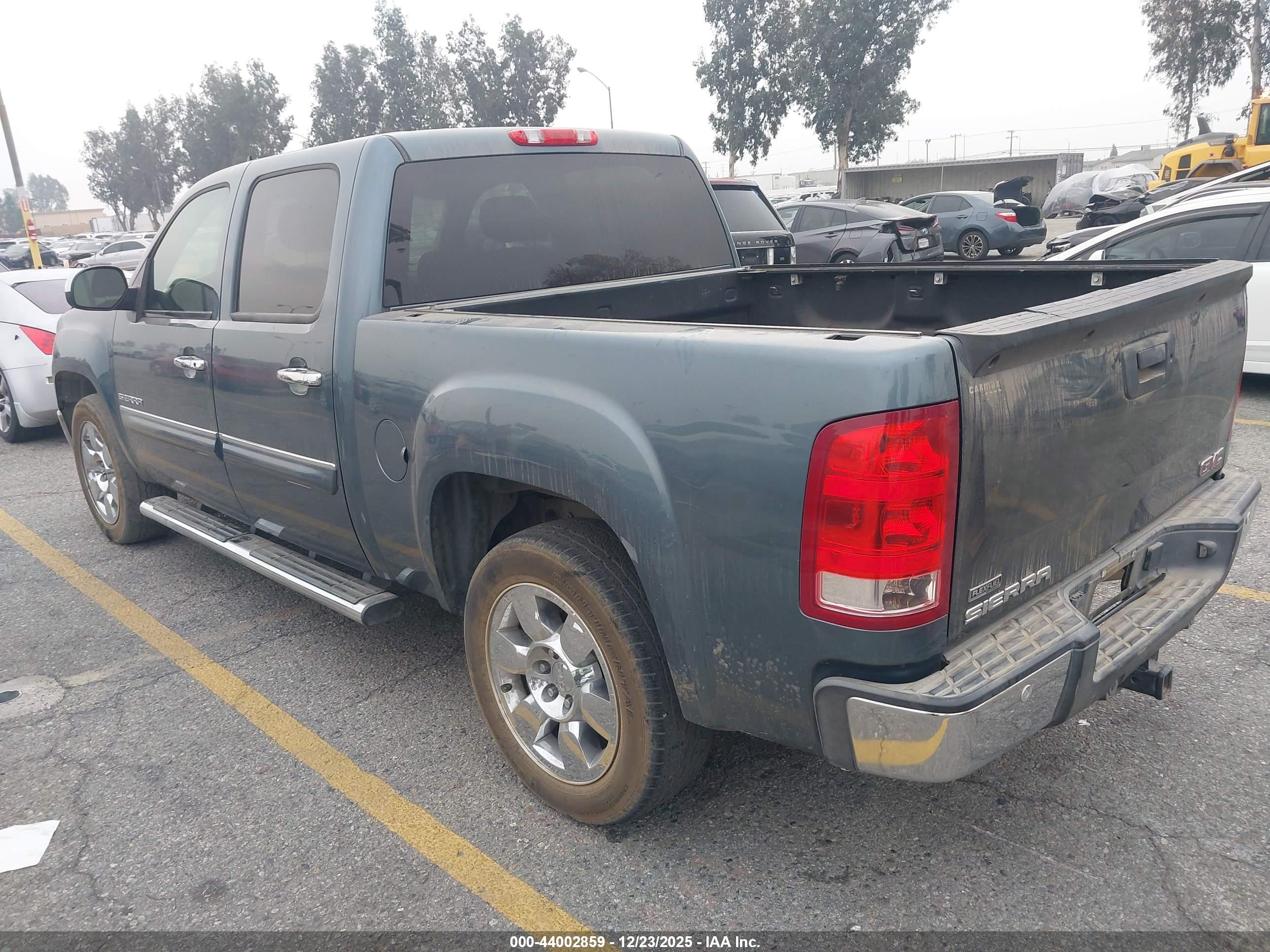 GMC SIERRA image 3