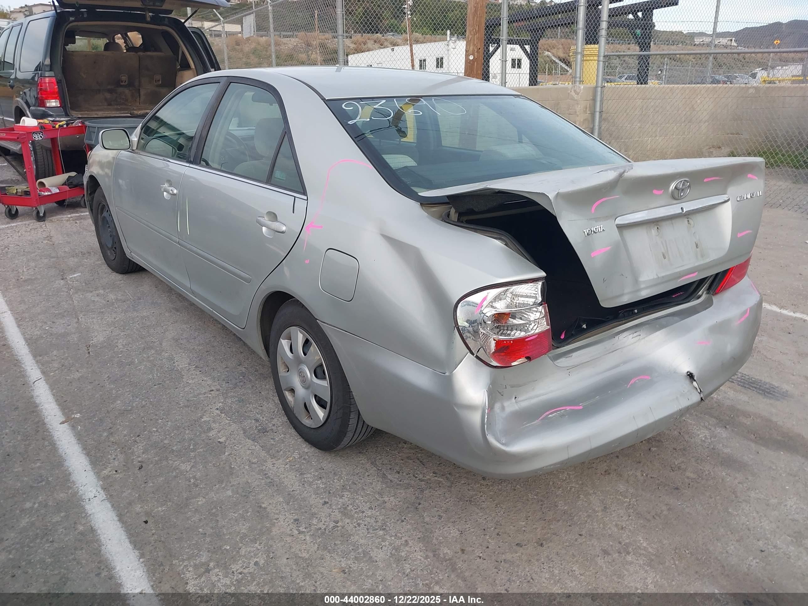 TOYOTA CAMRY image 3