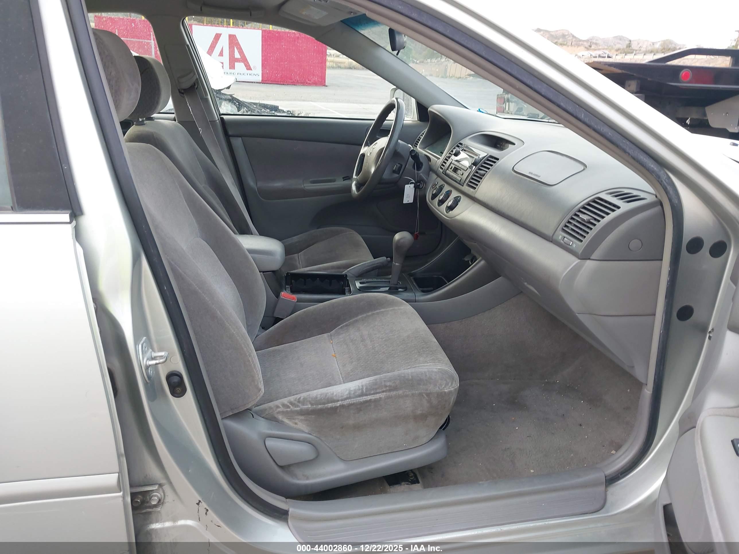 TOYOTA CAMRY image 5