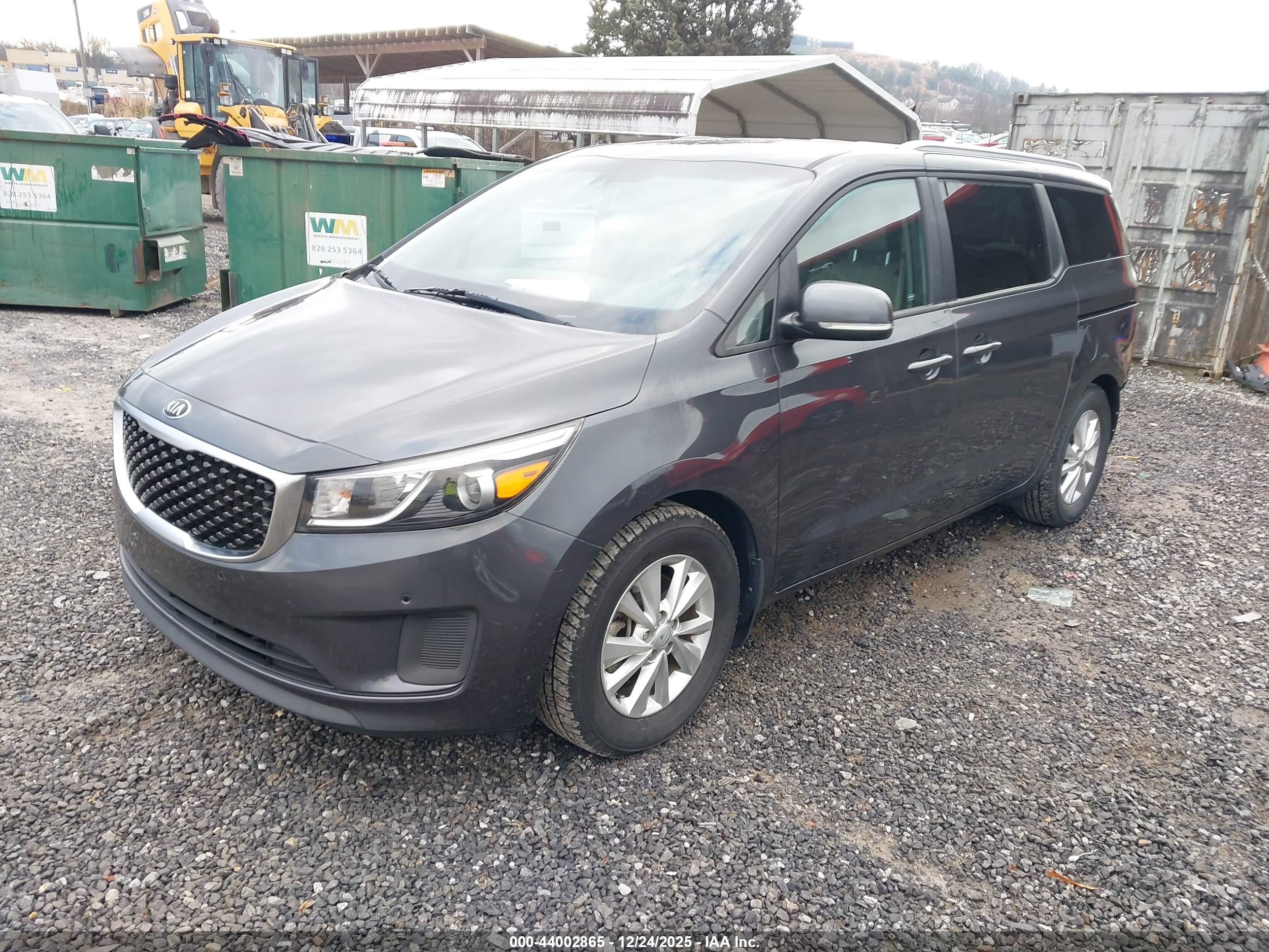KIA SEDONA image 2