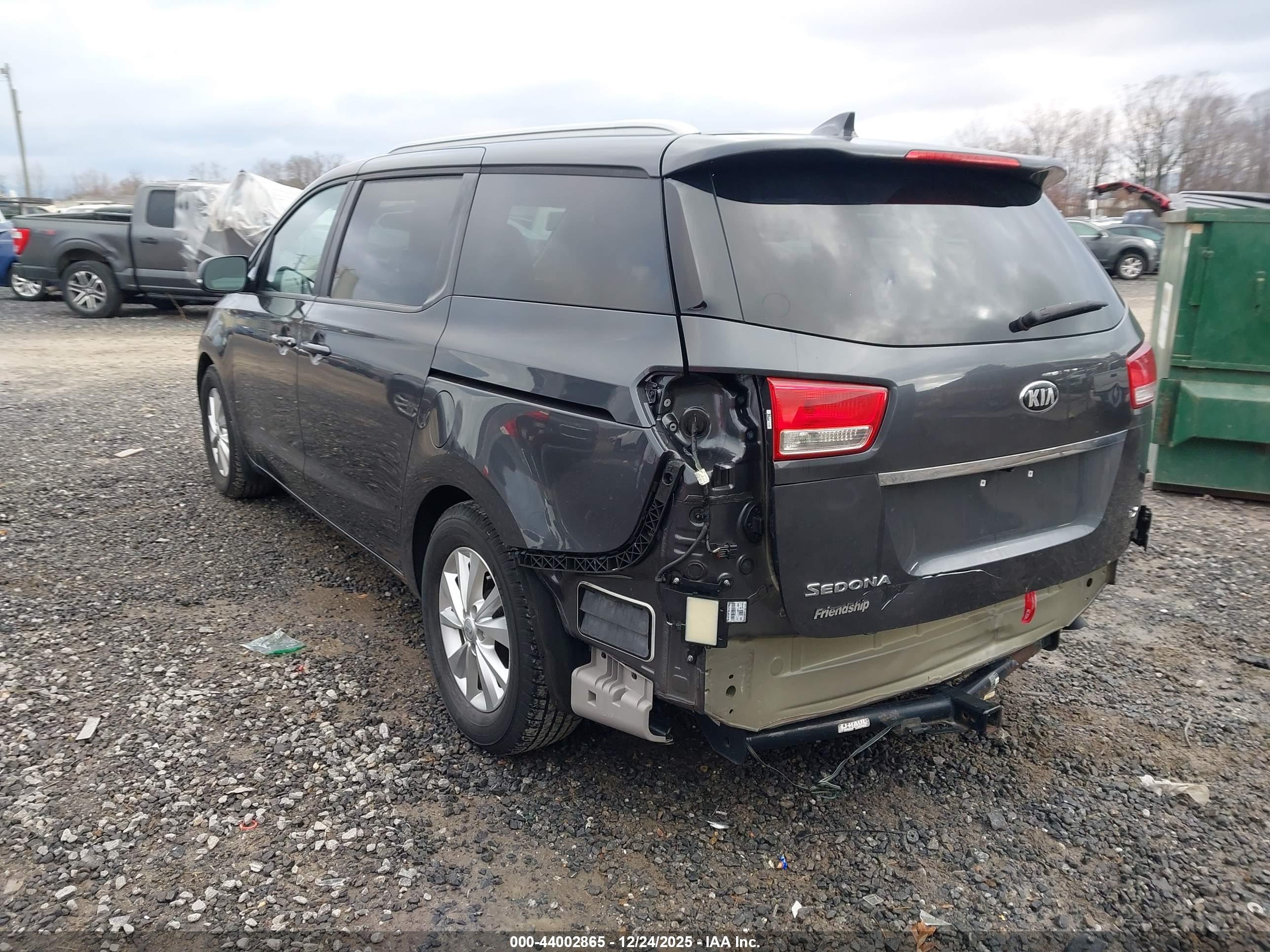 KIA SEDONA image 3