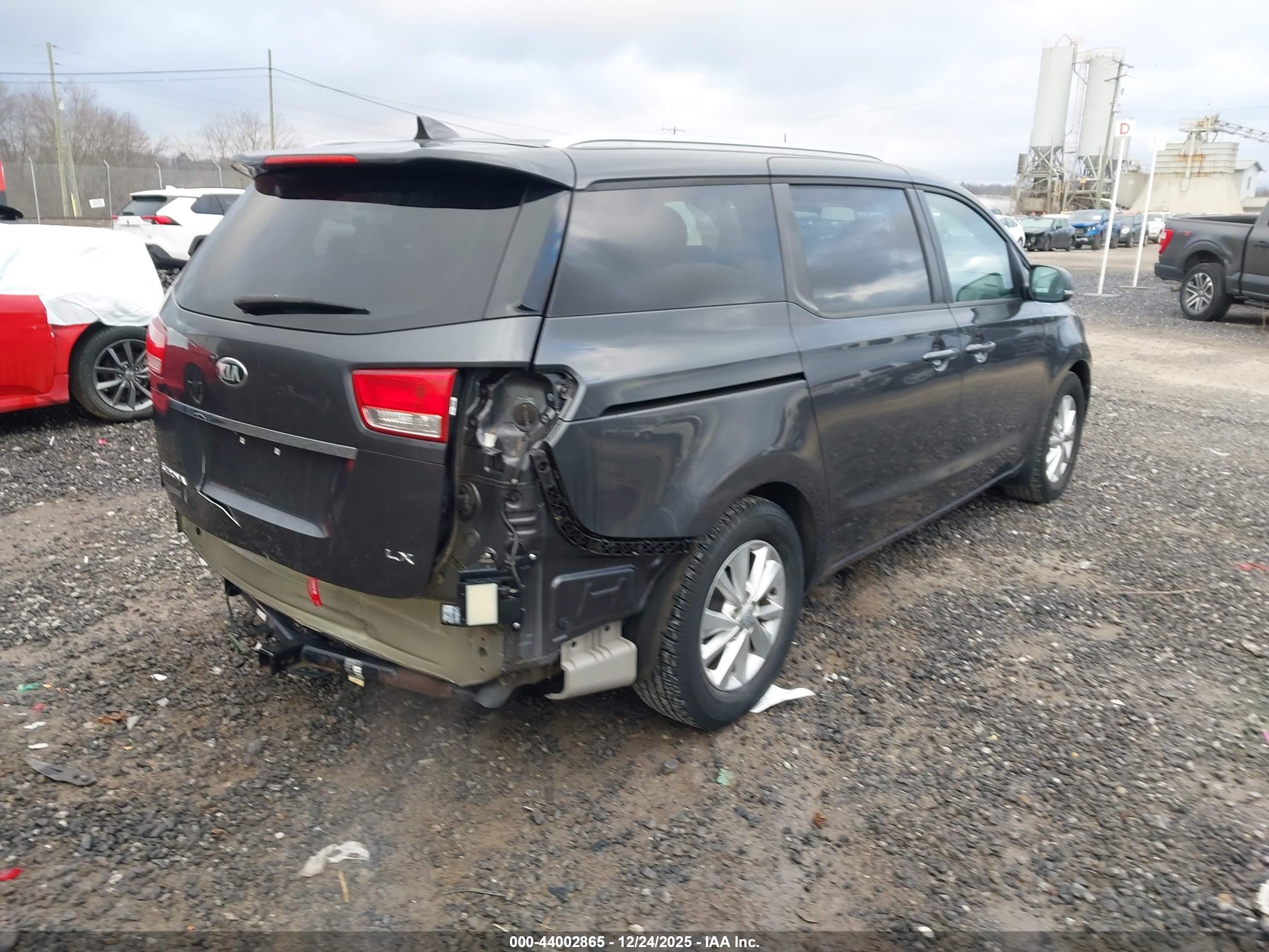 KIA SEDONA image 4