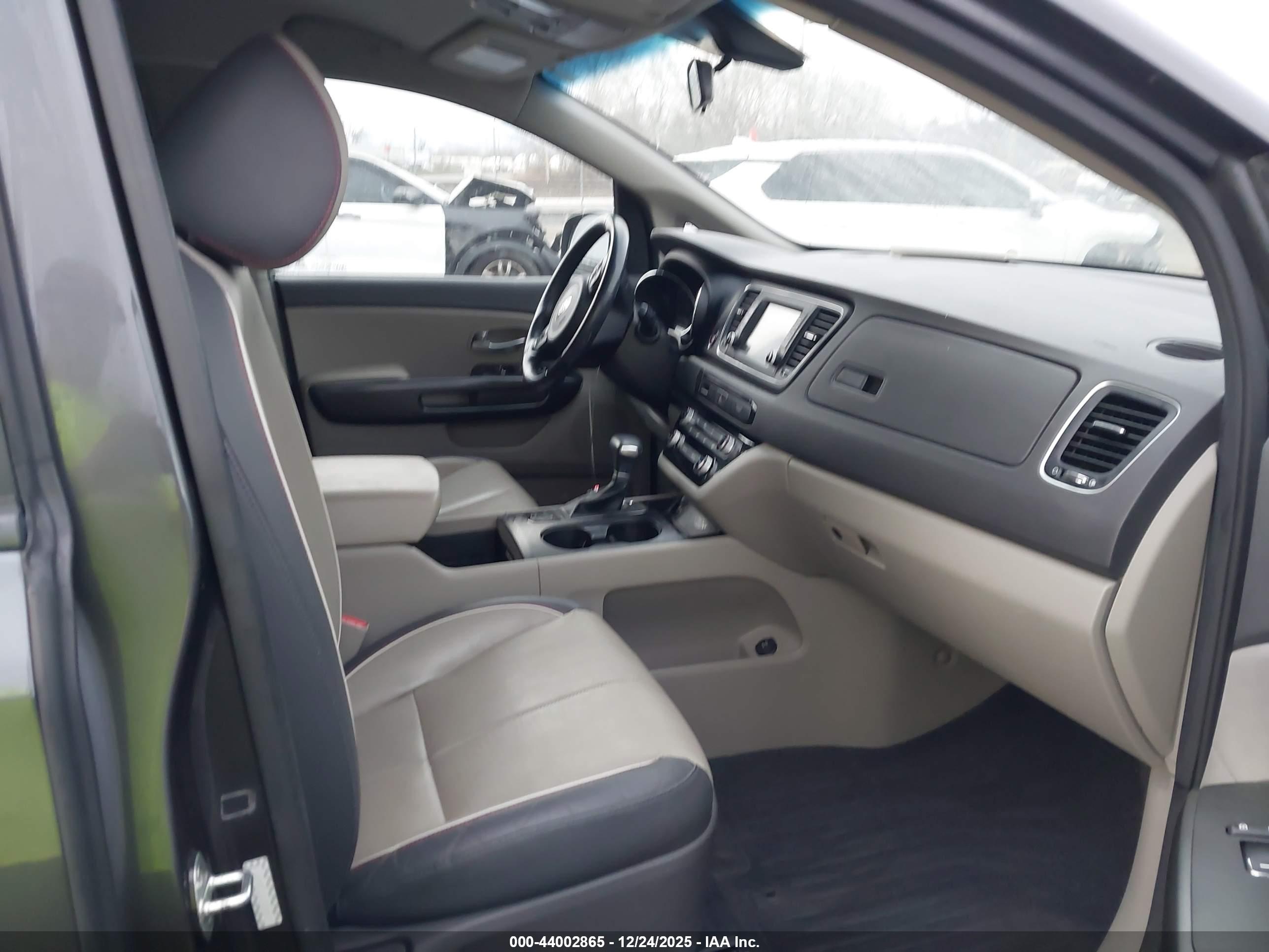 KIA SEDONA image 5