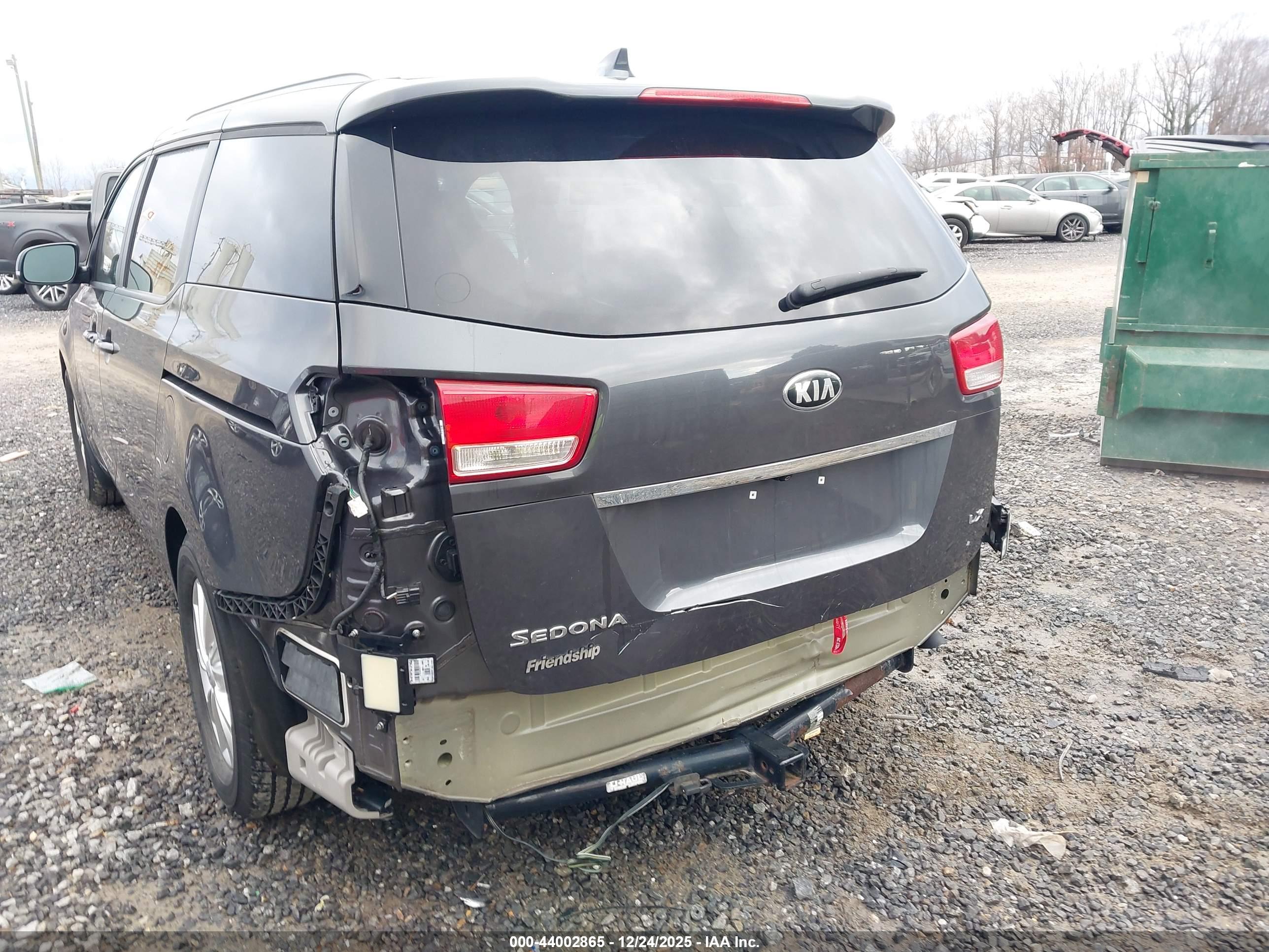 KIA SEDONA image 6