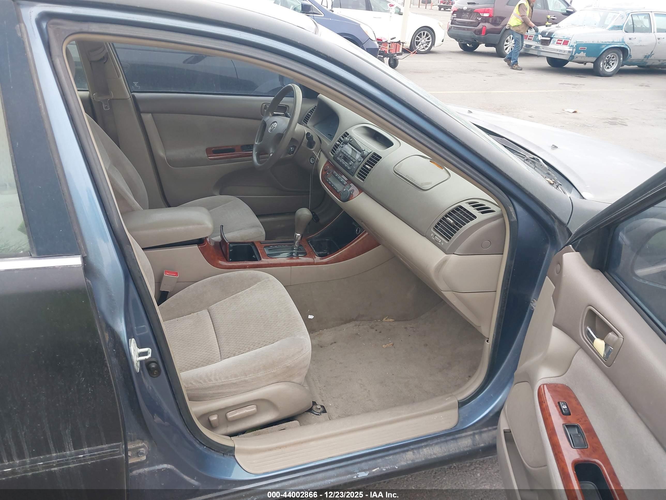 TOYOTA CAMRY image 5
