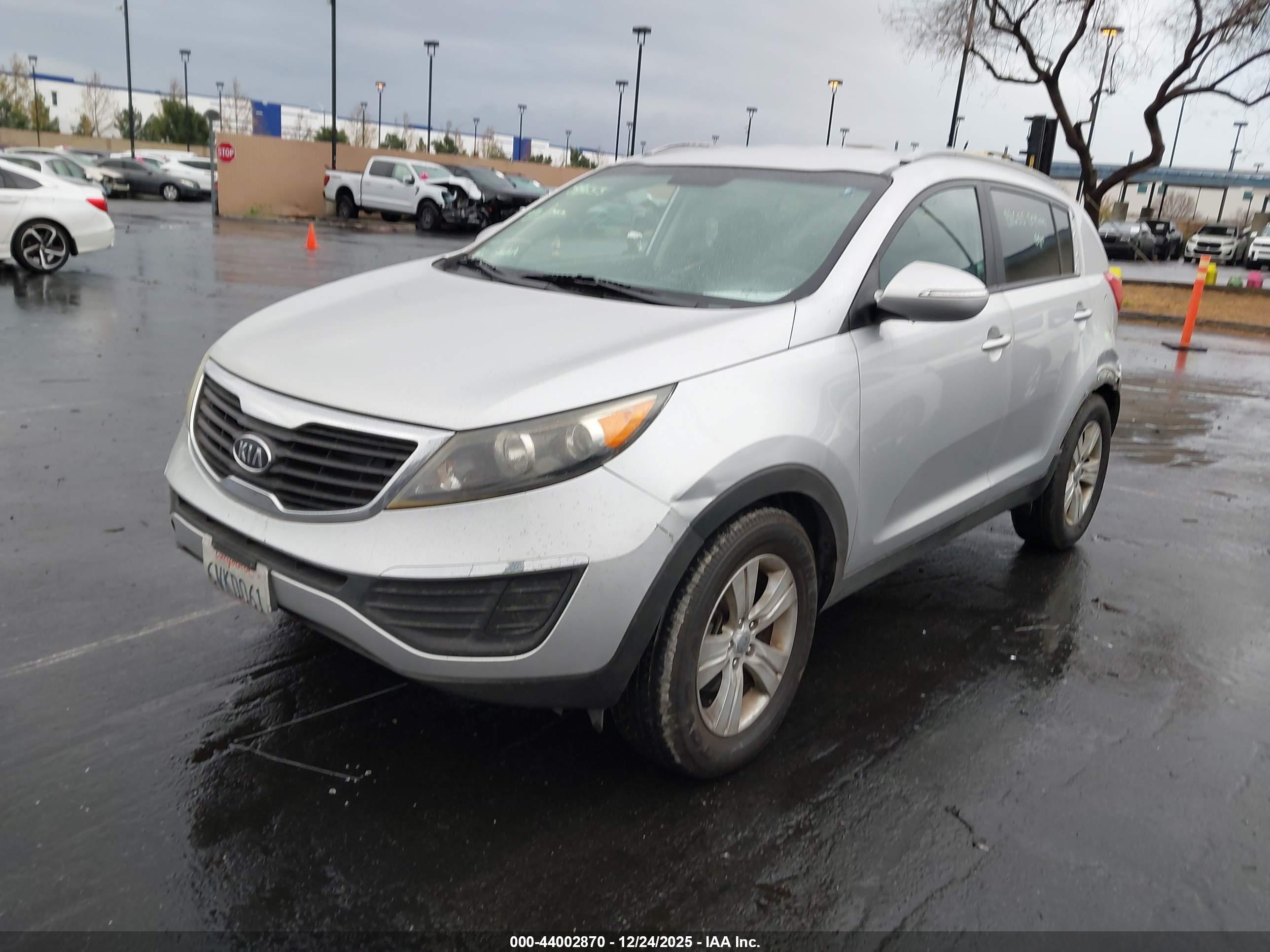 KIA SPORTAGE image 2