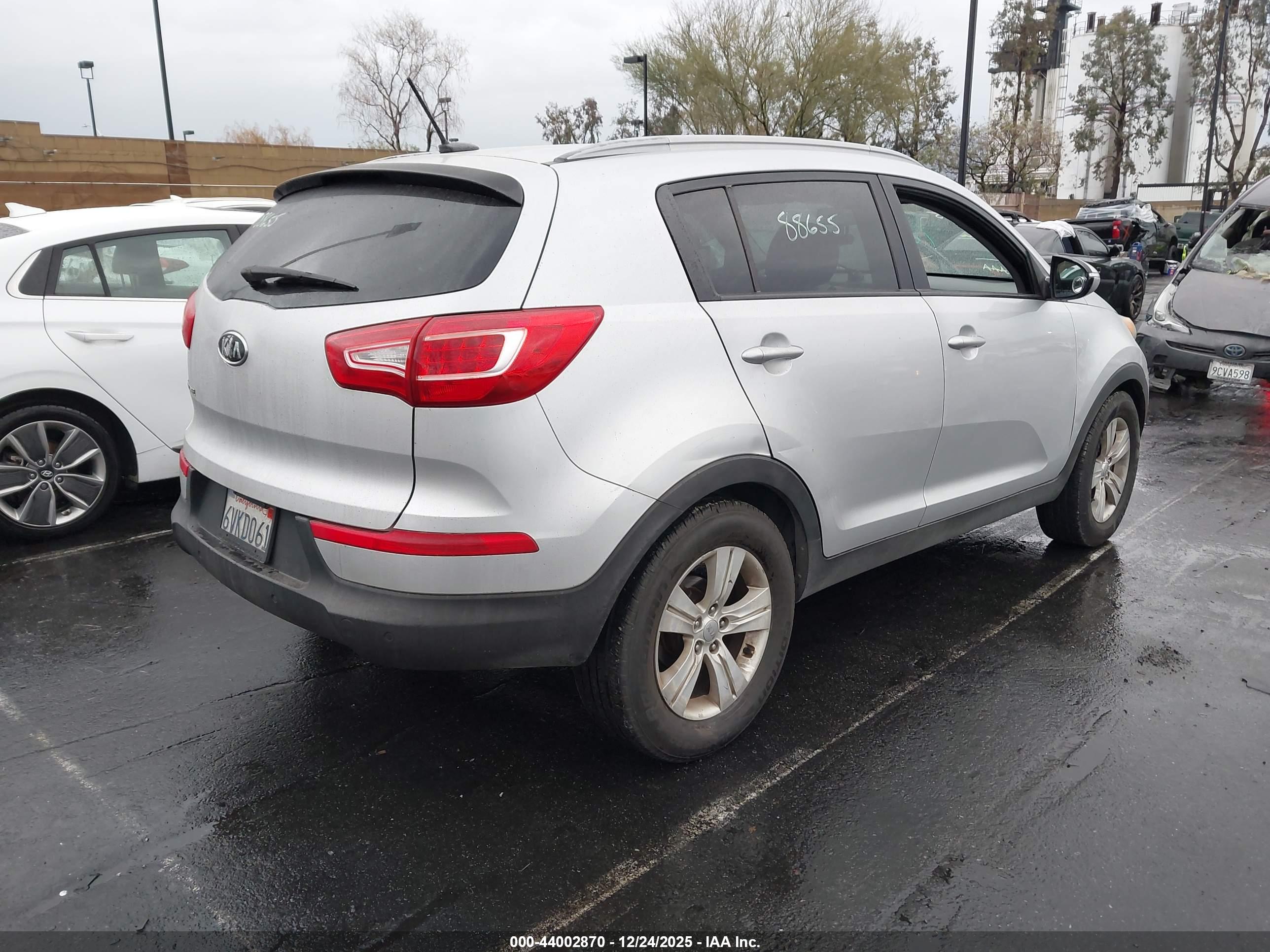 KIA SPORTAGE image 4