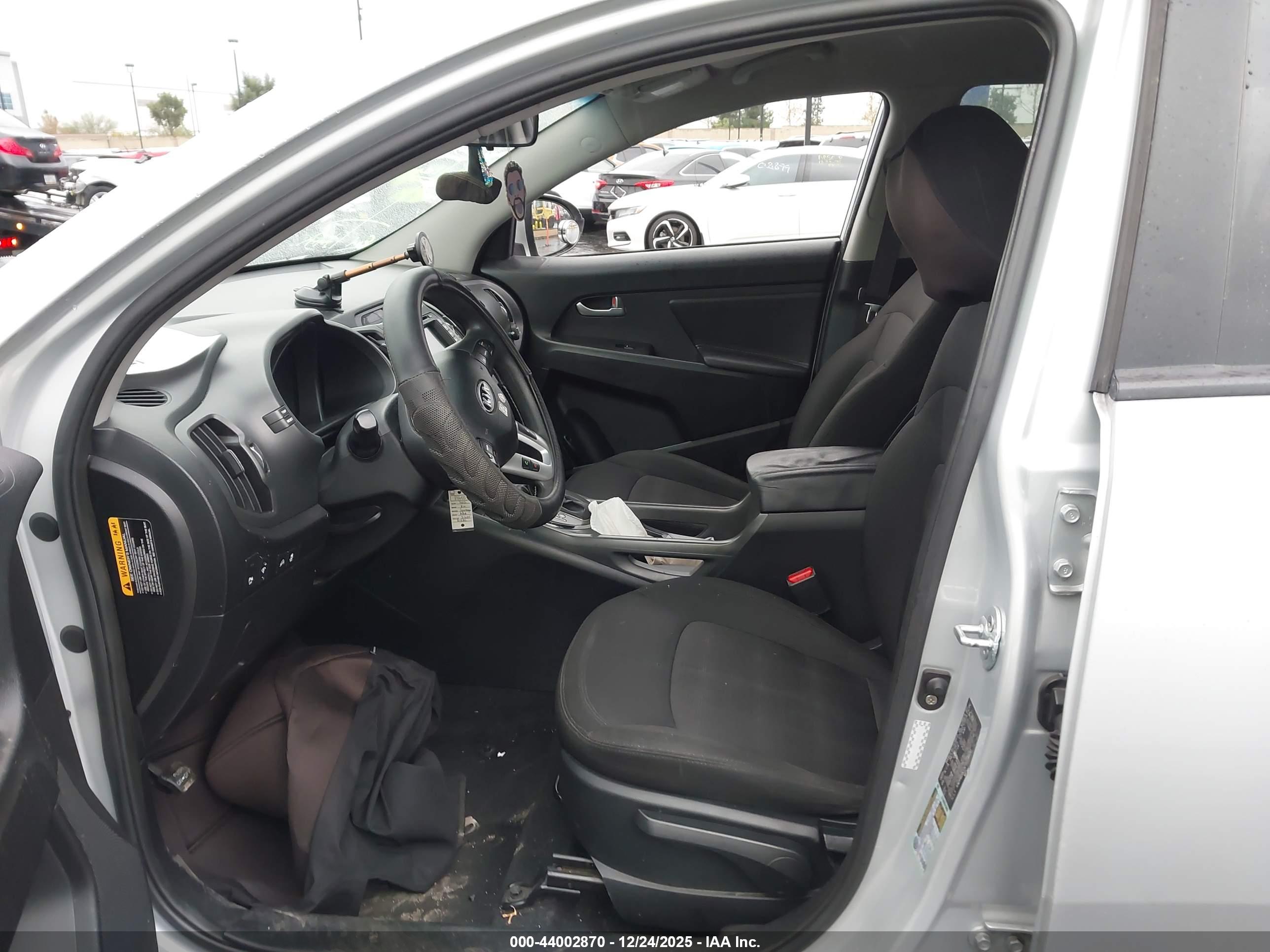 KIA SPORTAGE image 5