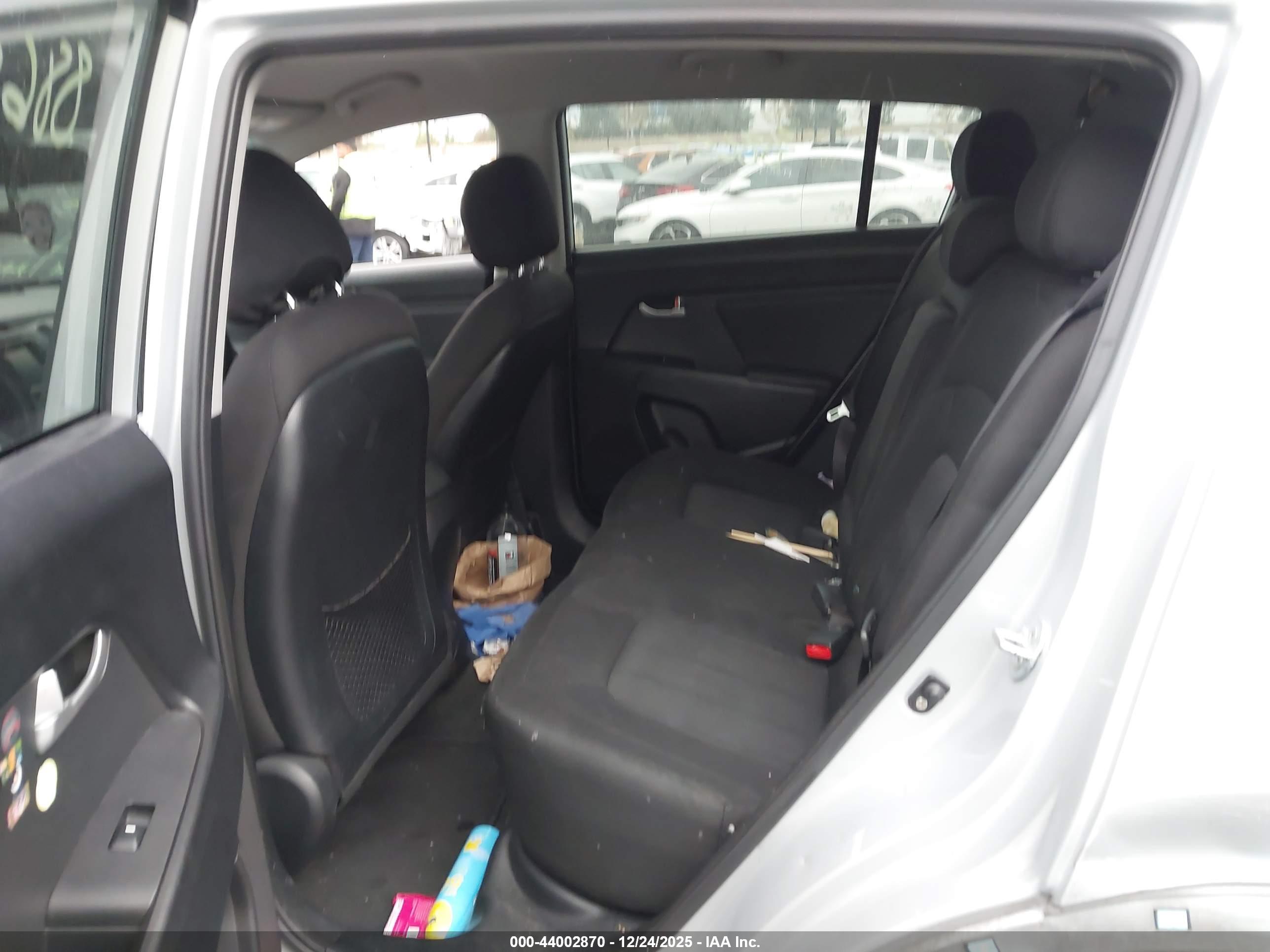 KIA SPORTAGE image 8