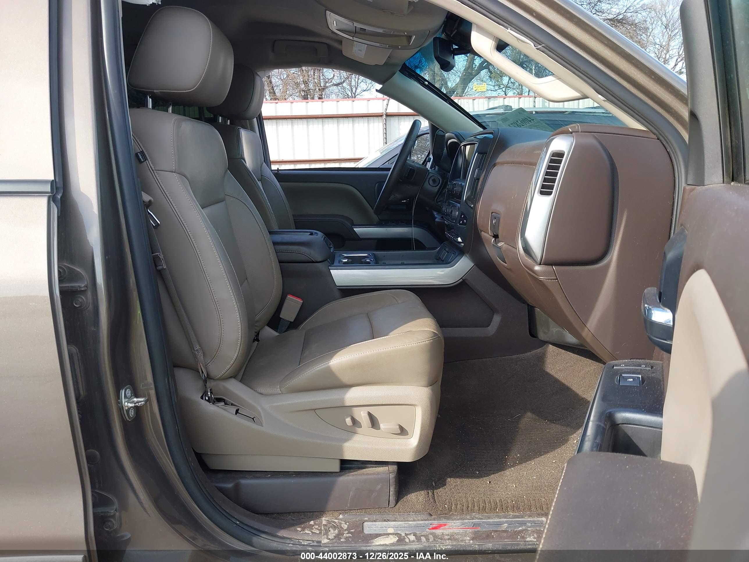 CHEVROLET SILVERADO image 5