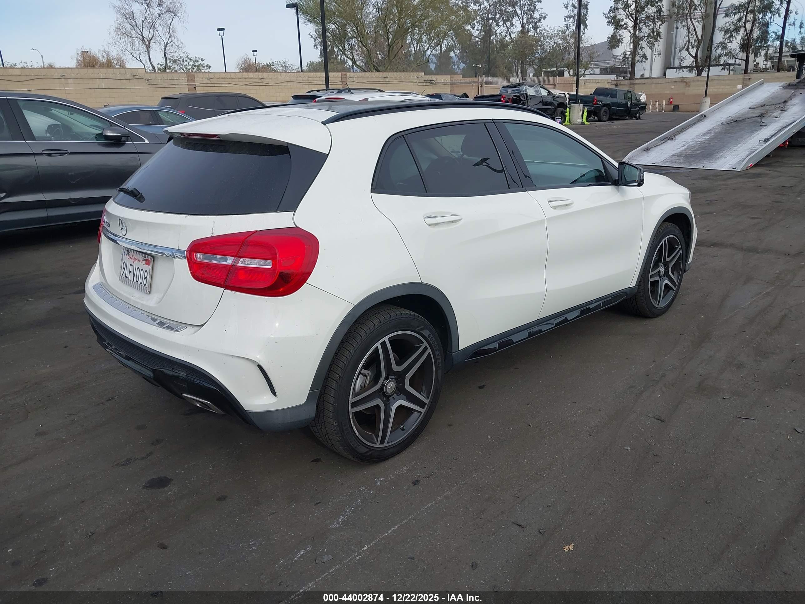 MERCEDES-BENZ GLA image 4