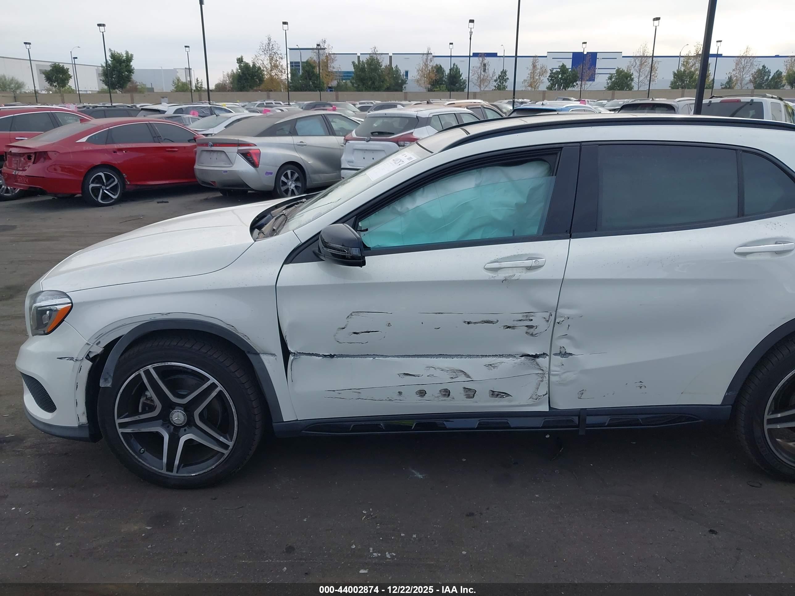 MERCEDES-BENZ GLA image 6