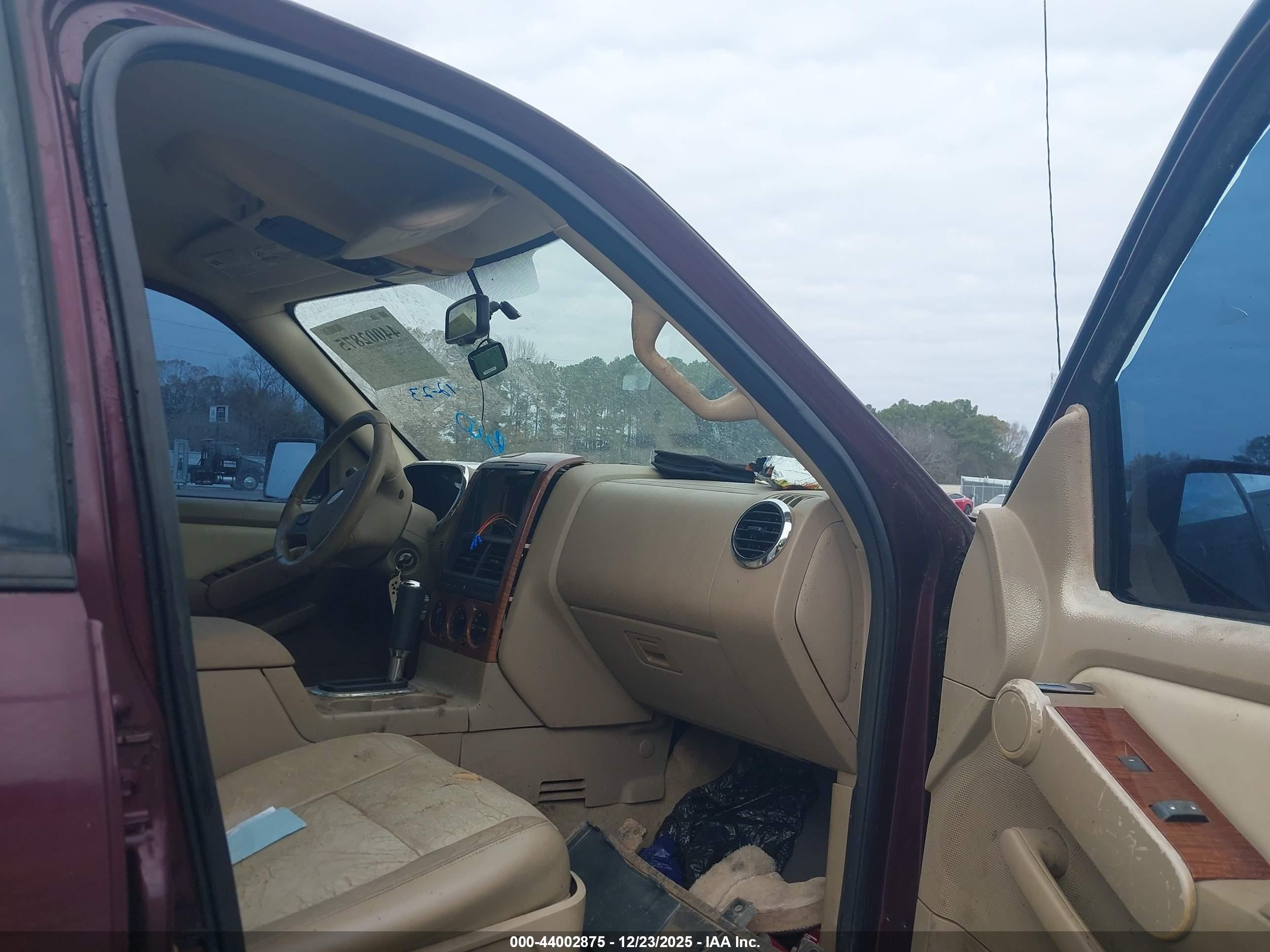 FORD EXPLORER image 5