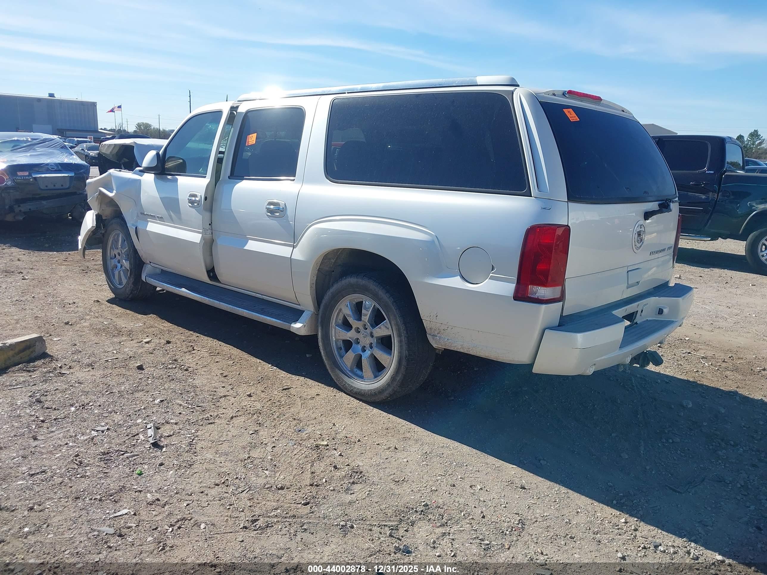CADILLAC ESCALADE image 3