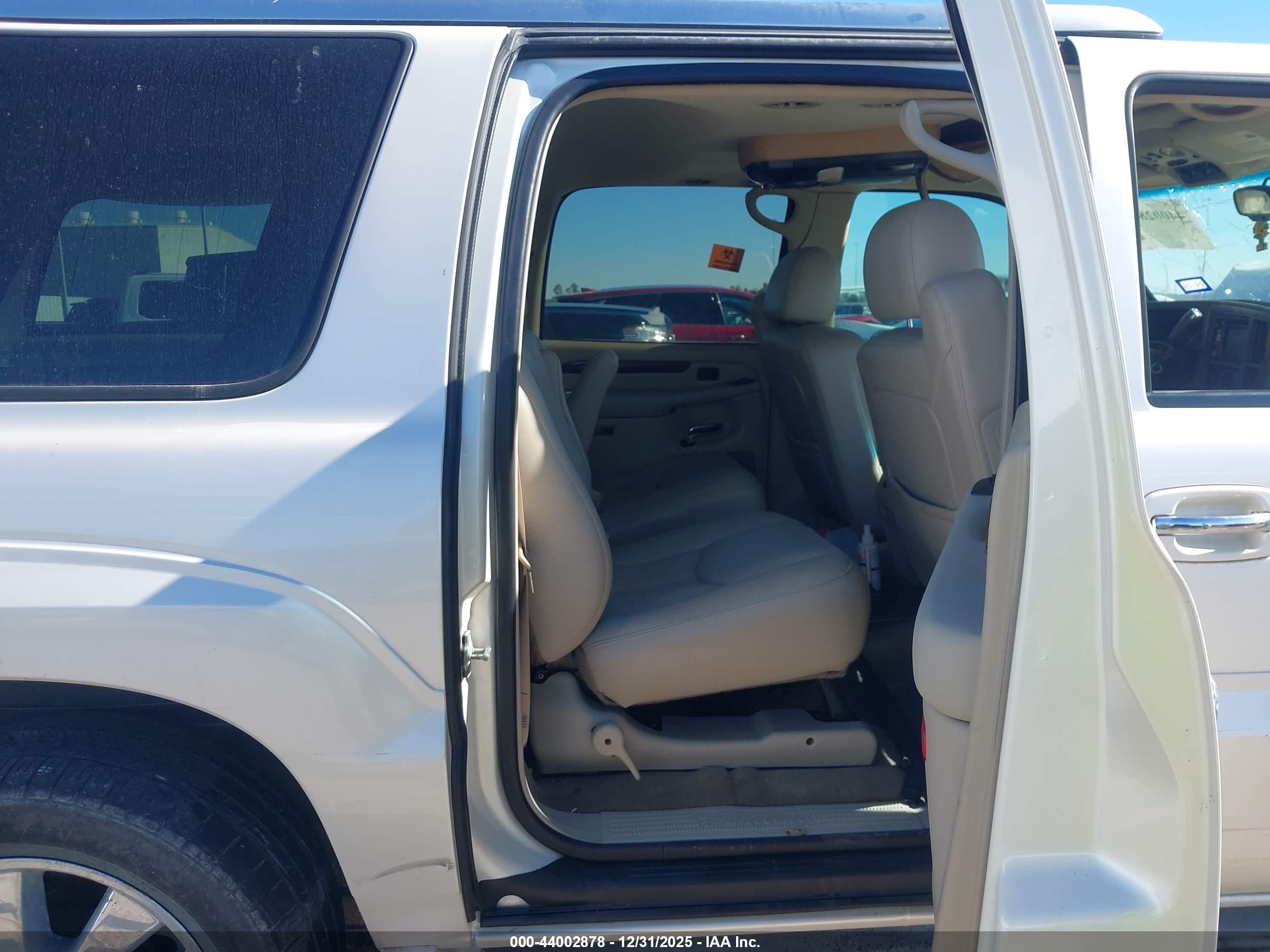 CADILLAC ESCALADE image 8
