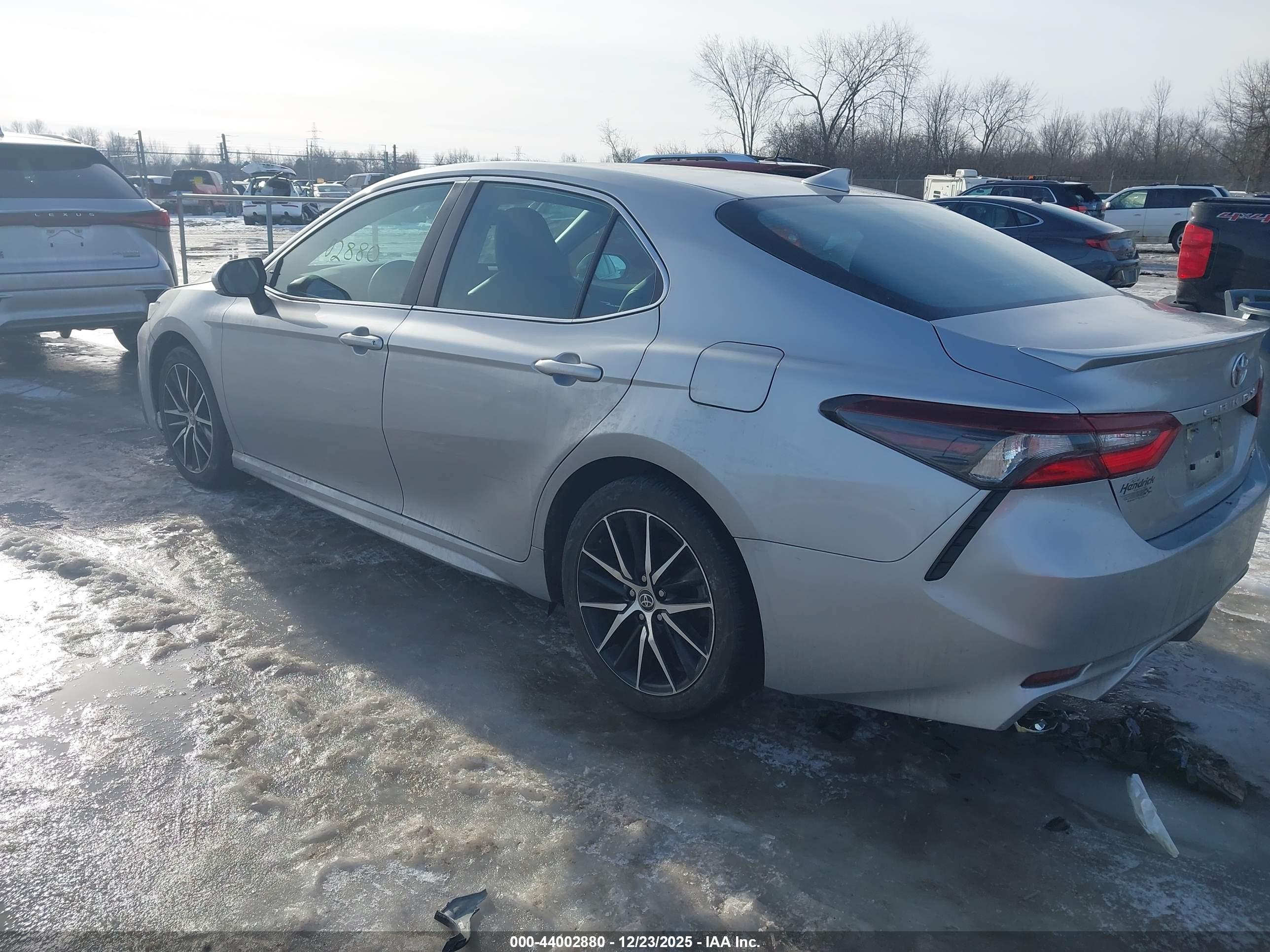 TOYOTA CAMRY image 3