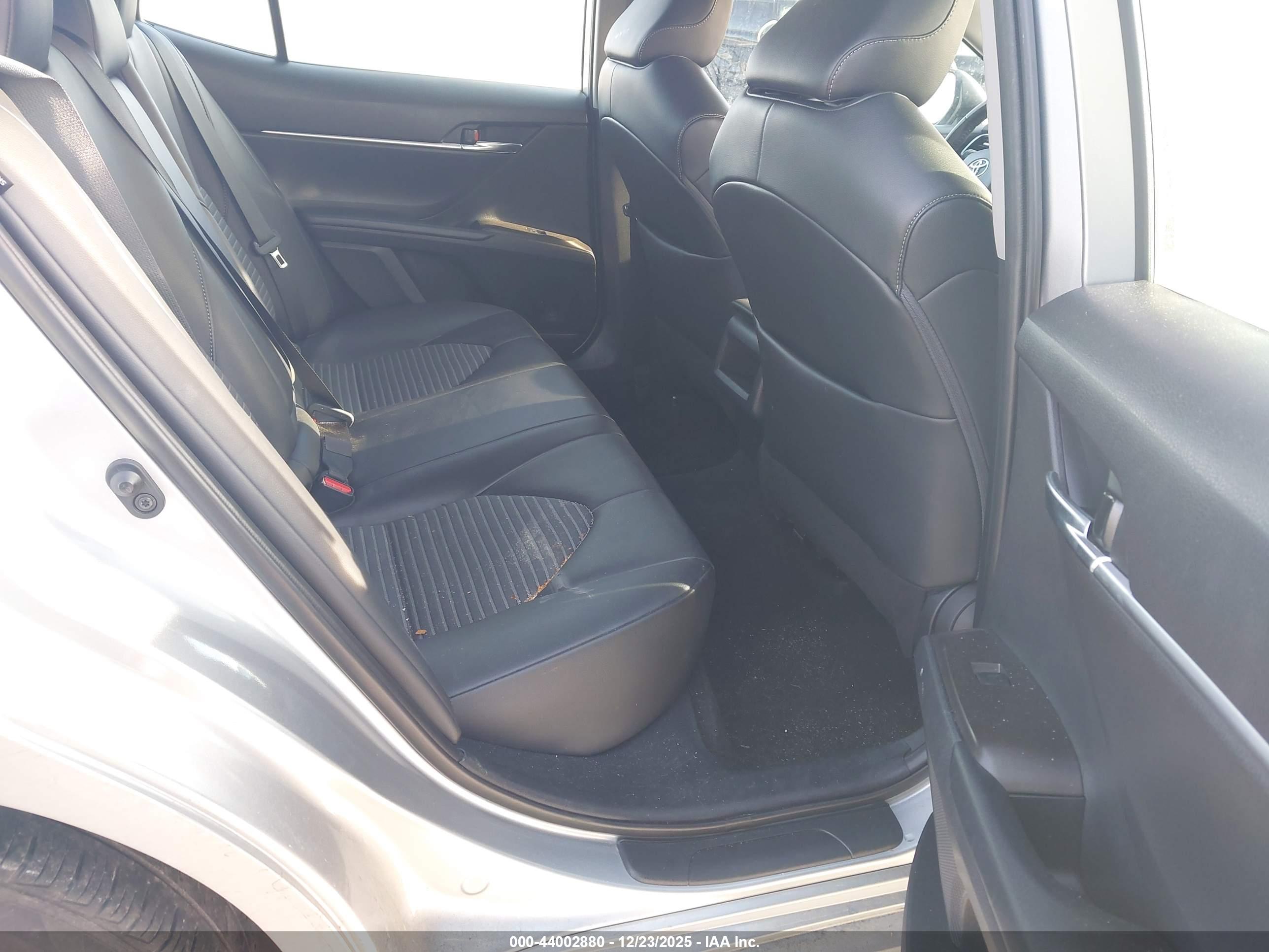 TOYOTA CAMRY image 8