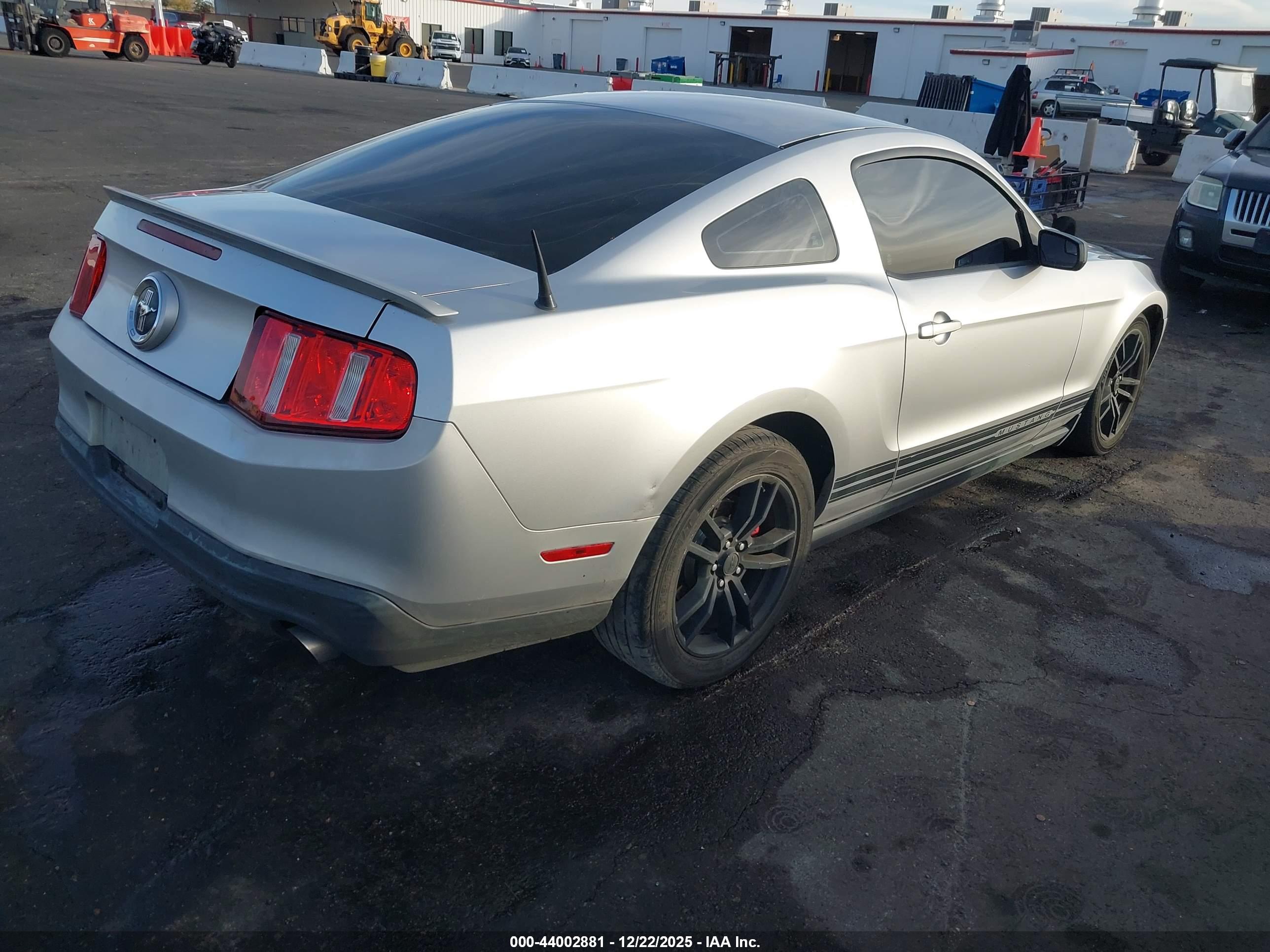 FORD MUSTANG image 4
