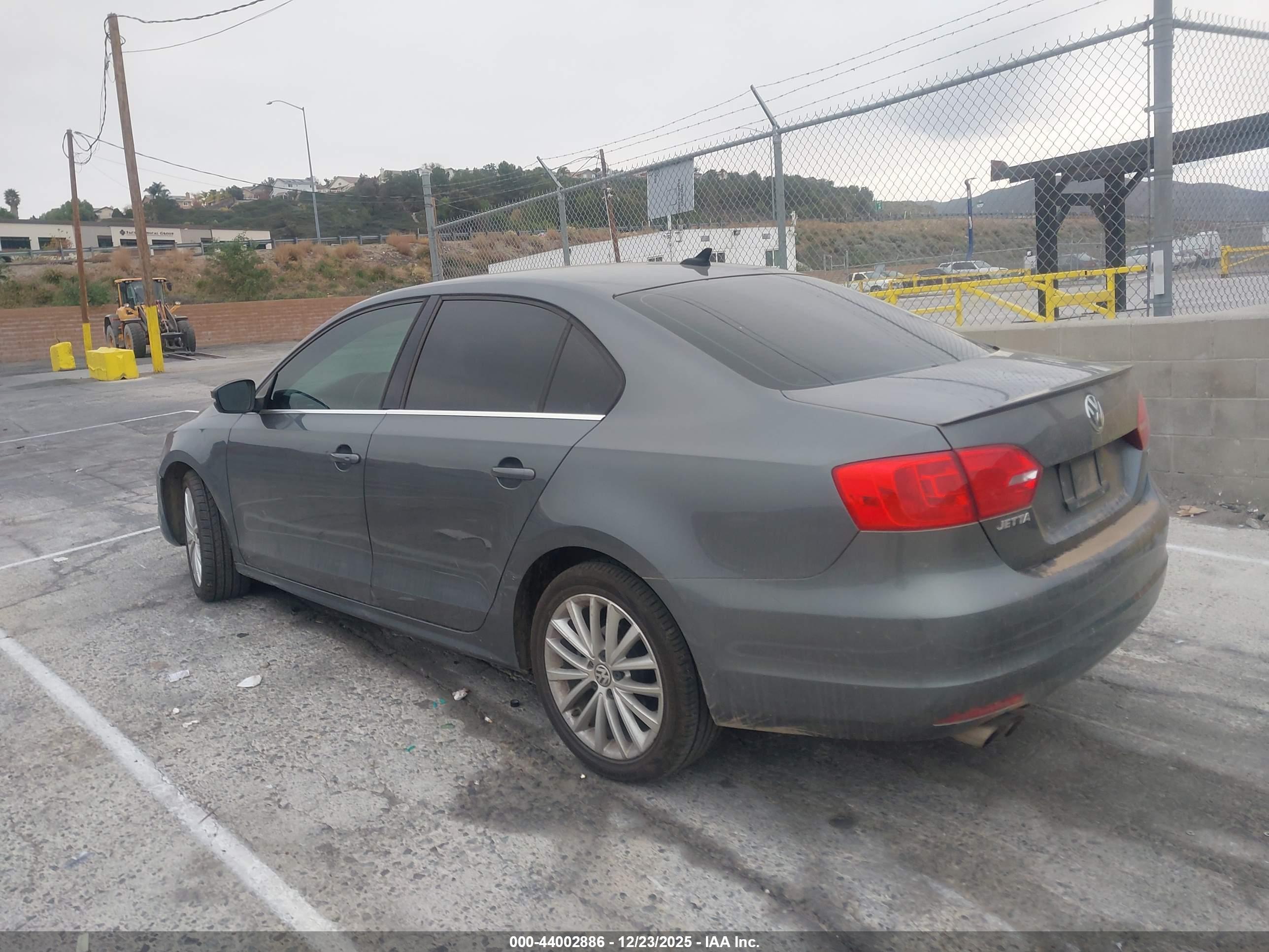 VOLKSWAGEN JETTA image 3