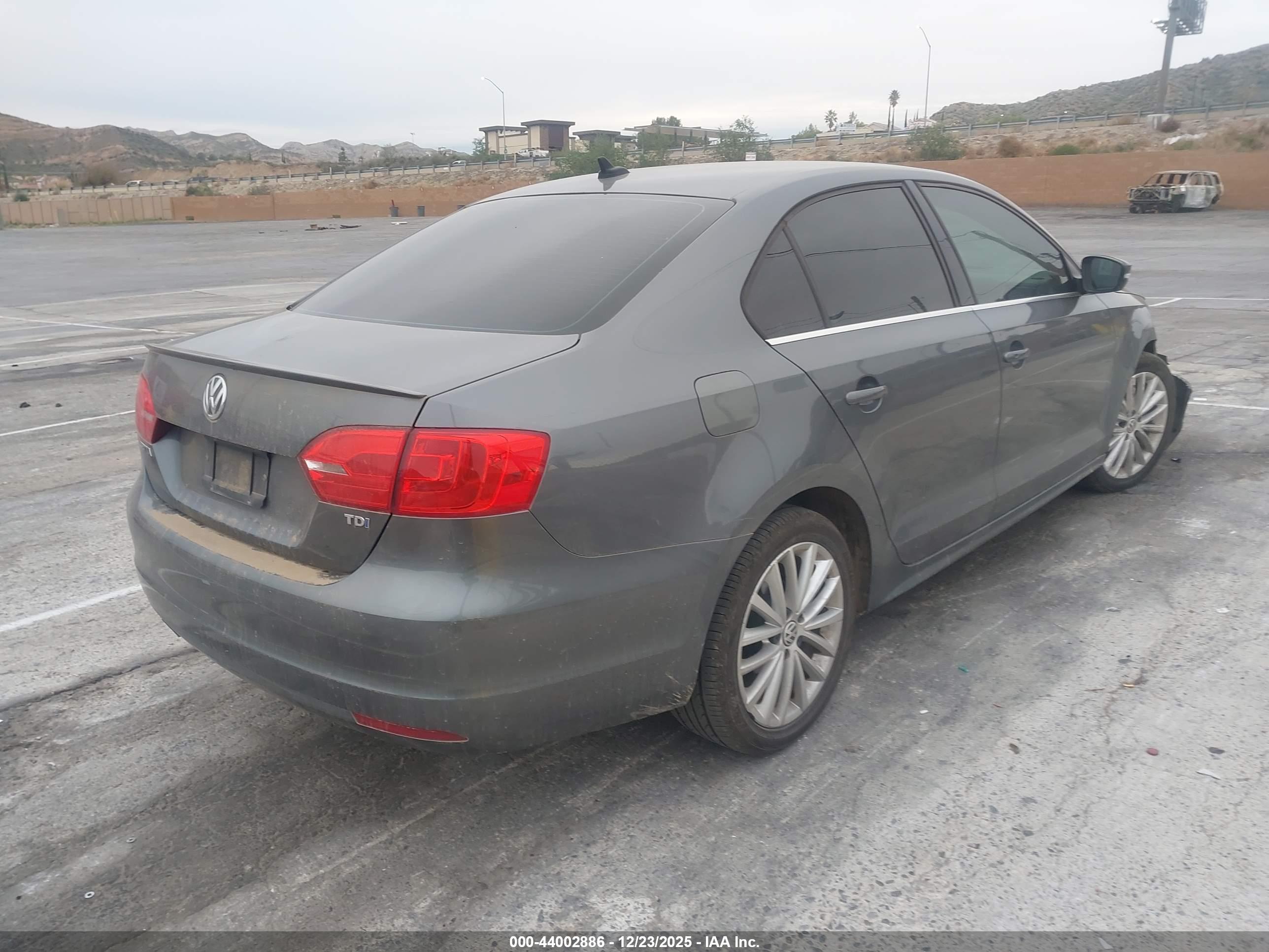 VOLKSWAGEN JETTA image 4