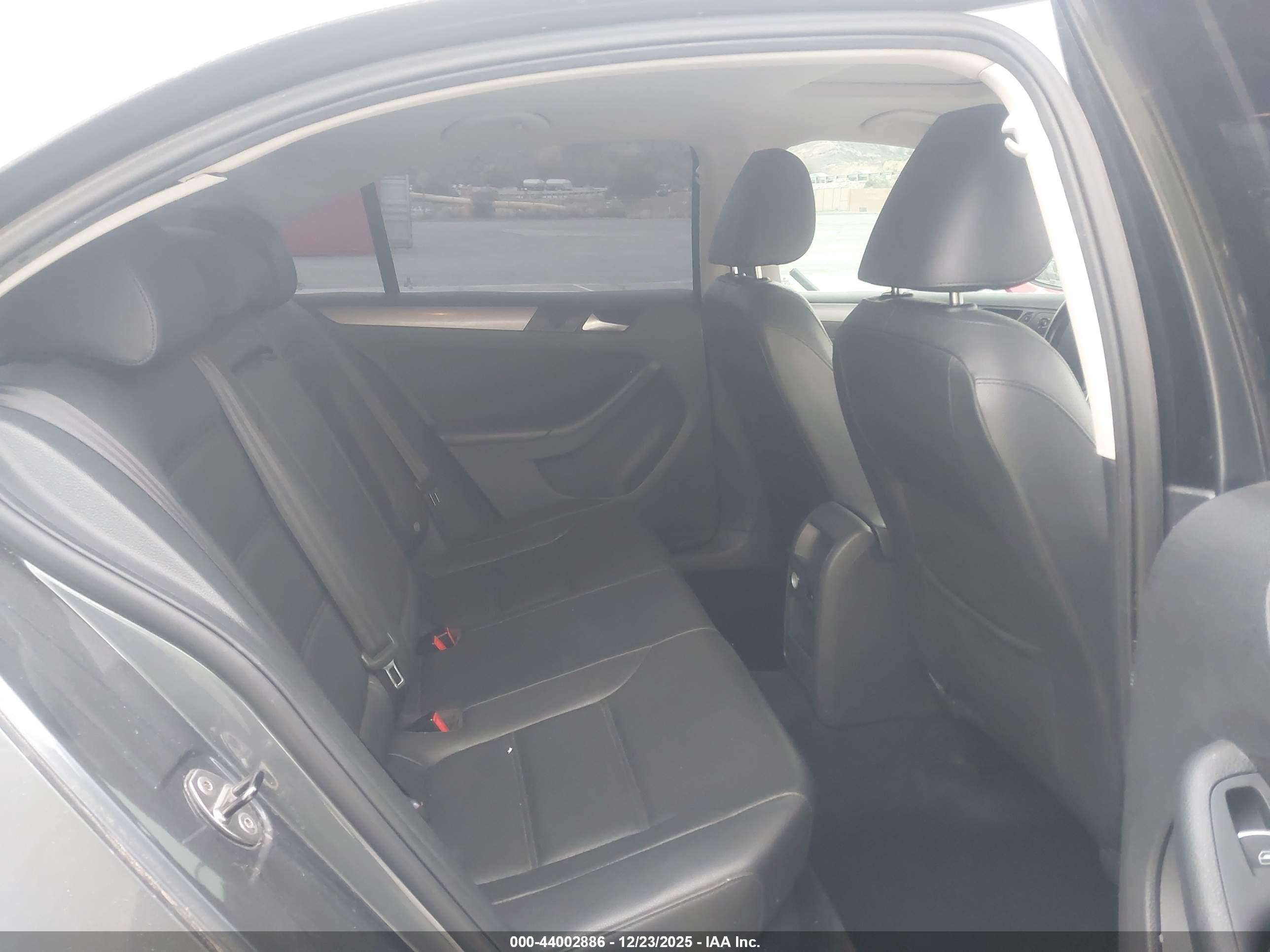 VOLKSWAGEN JETTA image 8