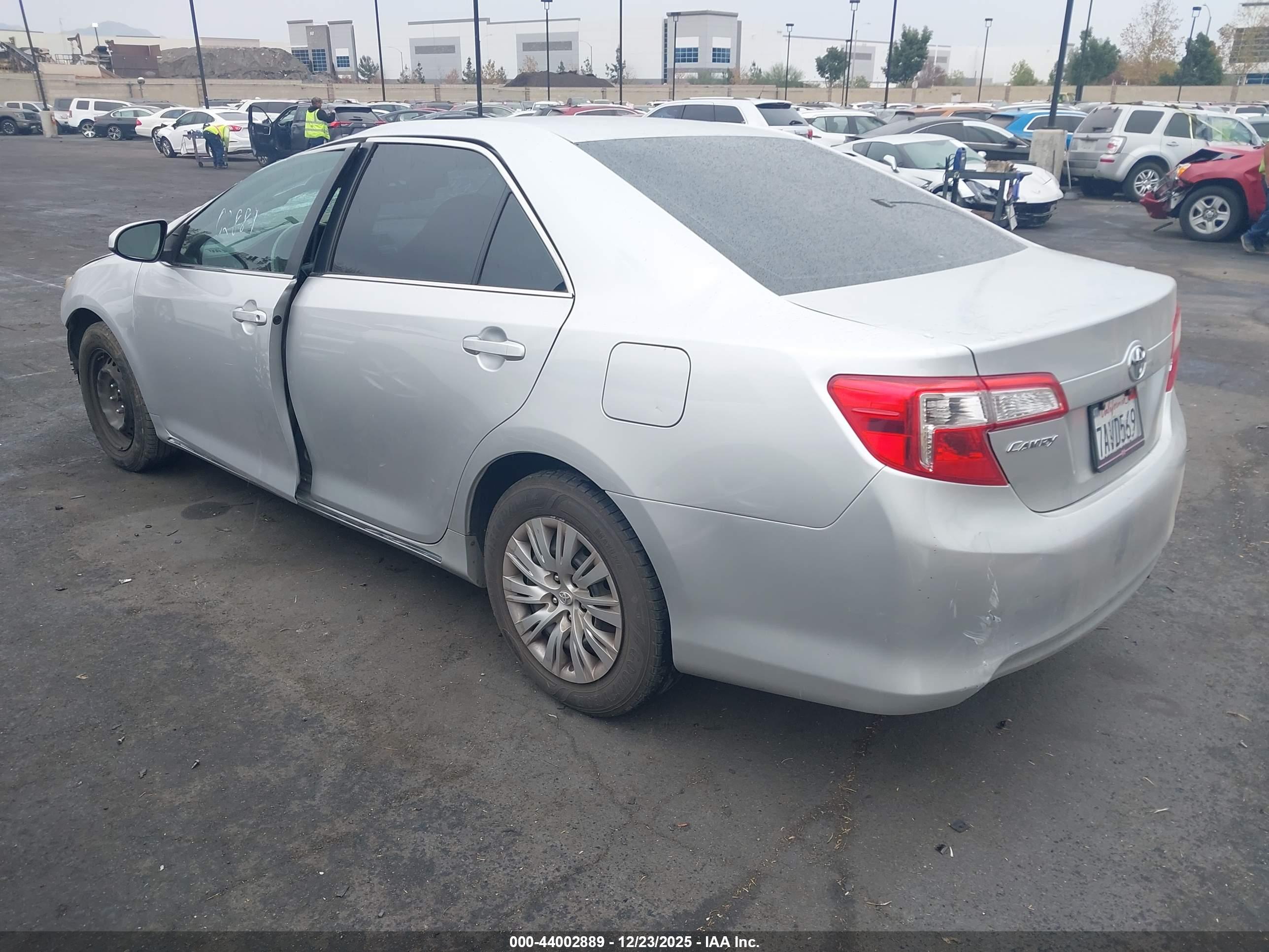 TOYOTA CAMRY image 3