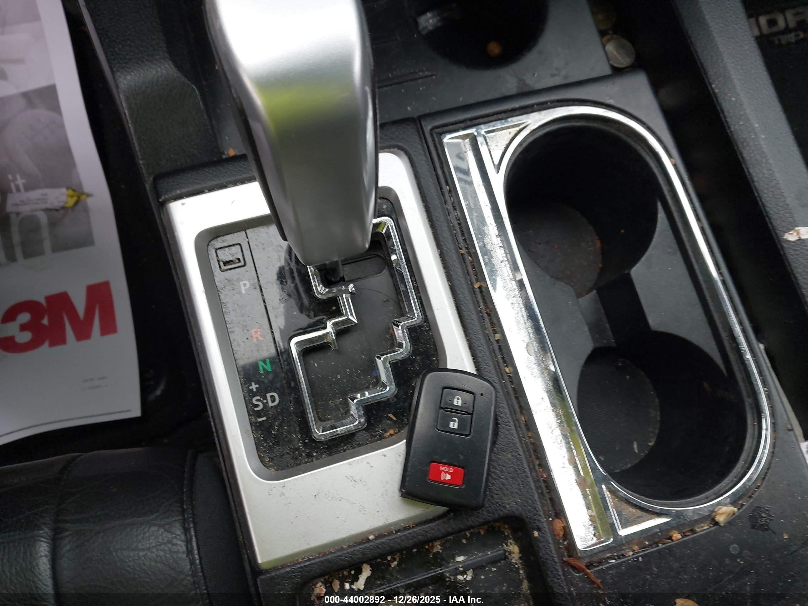 TOYOTA TUNDRA image 11