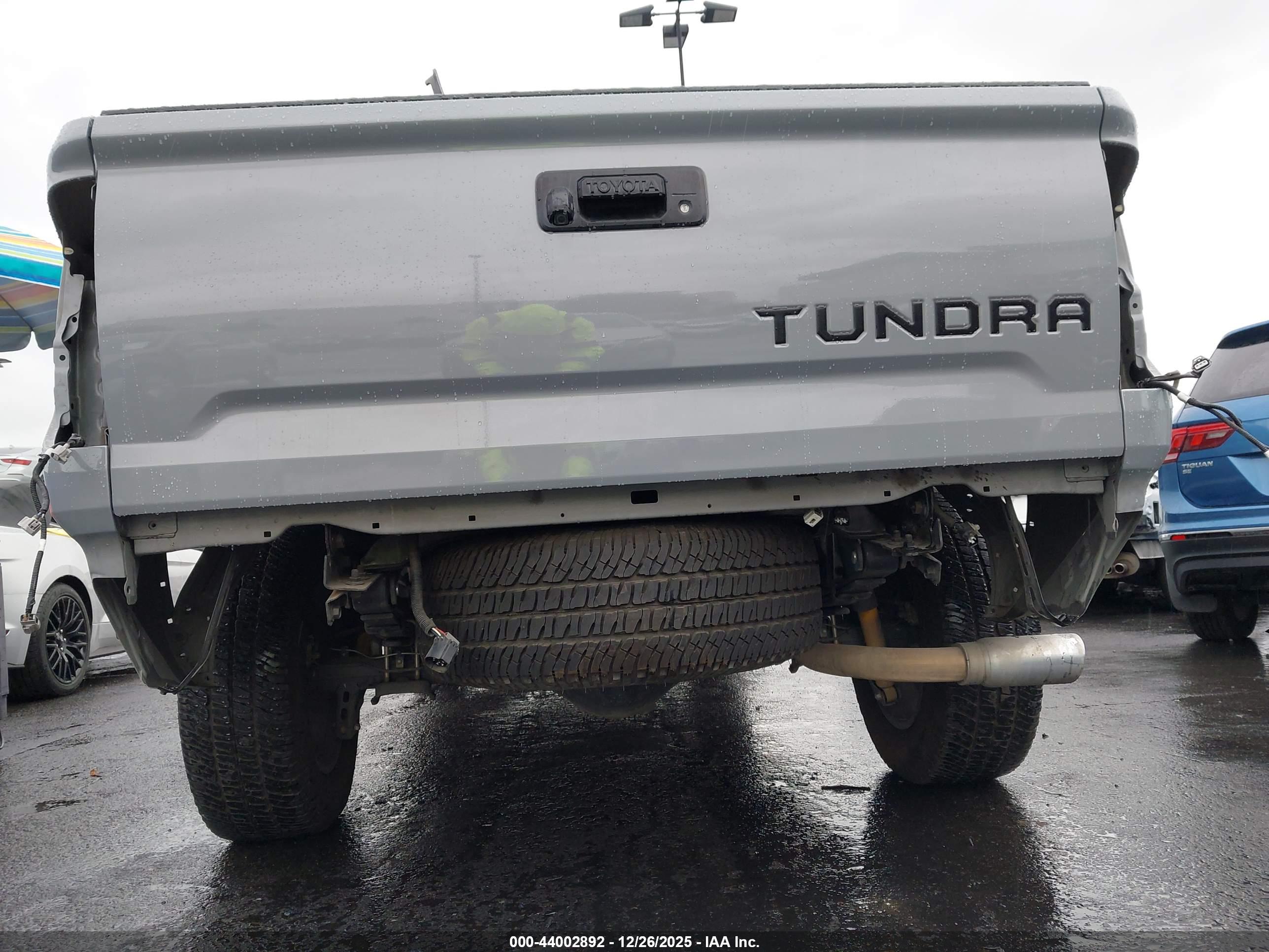TOYOTA TUNDRA image 6