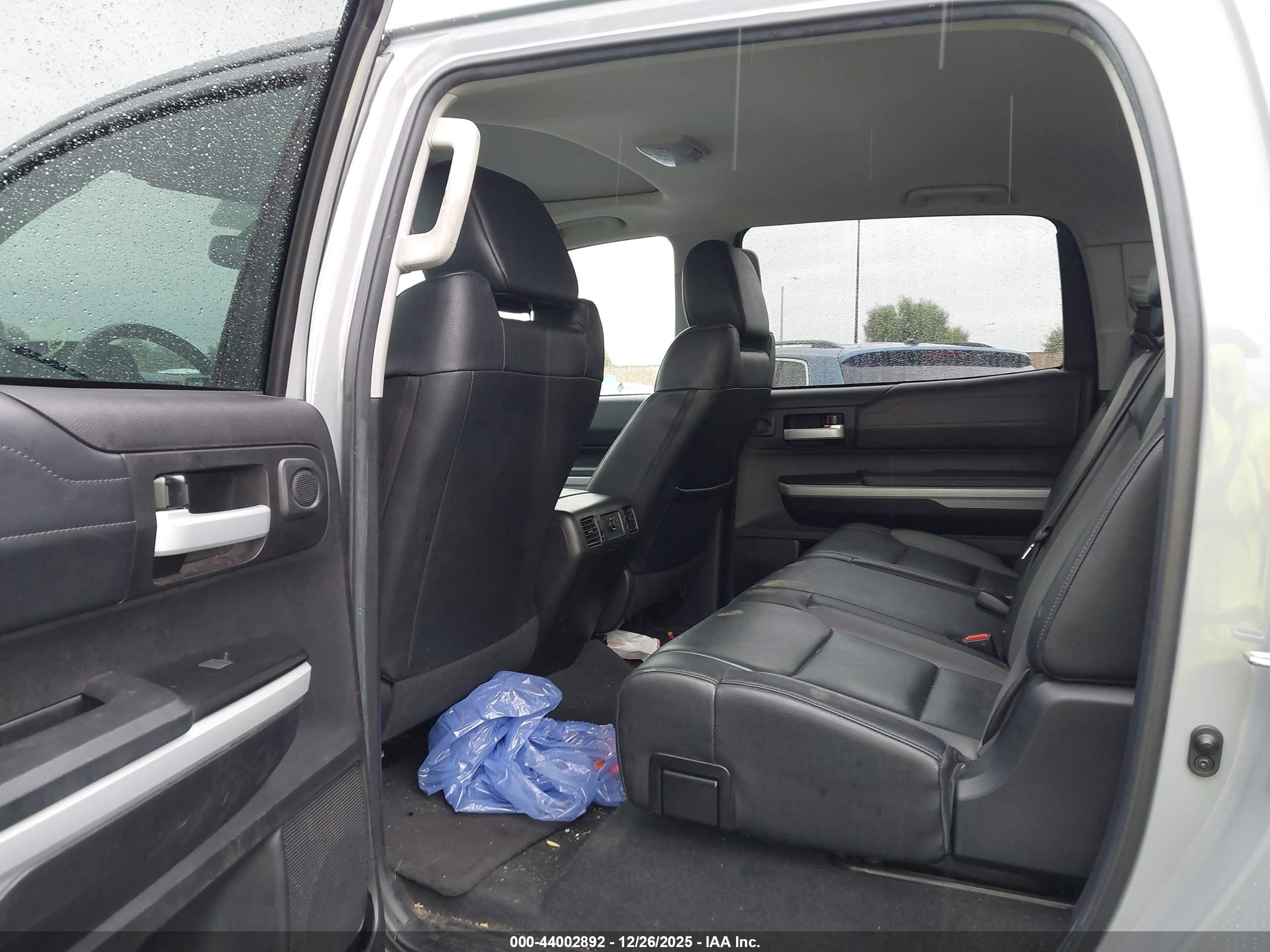 TOYOTA TUNDRA image 8