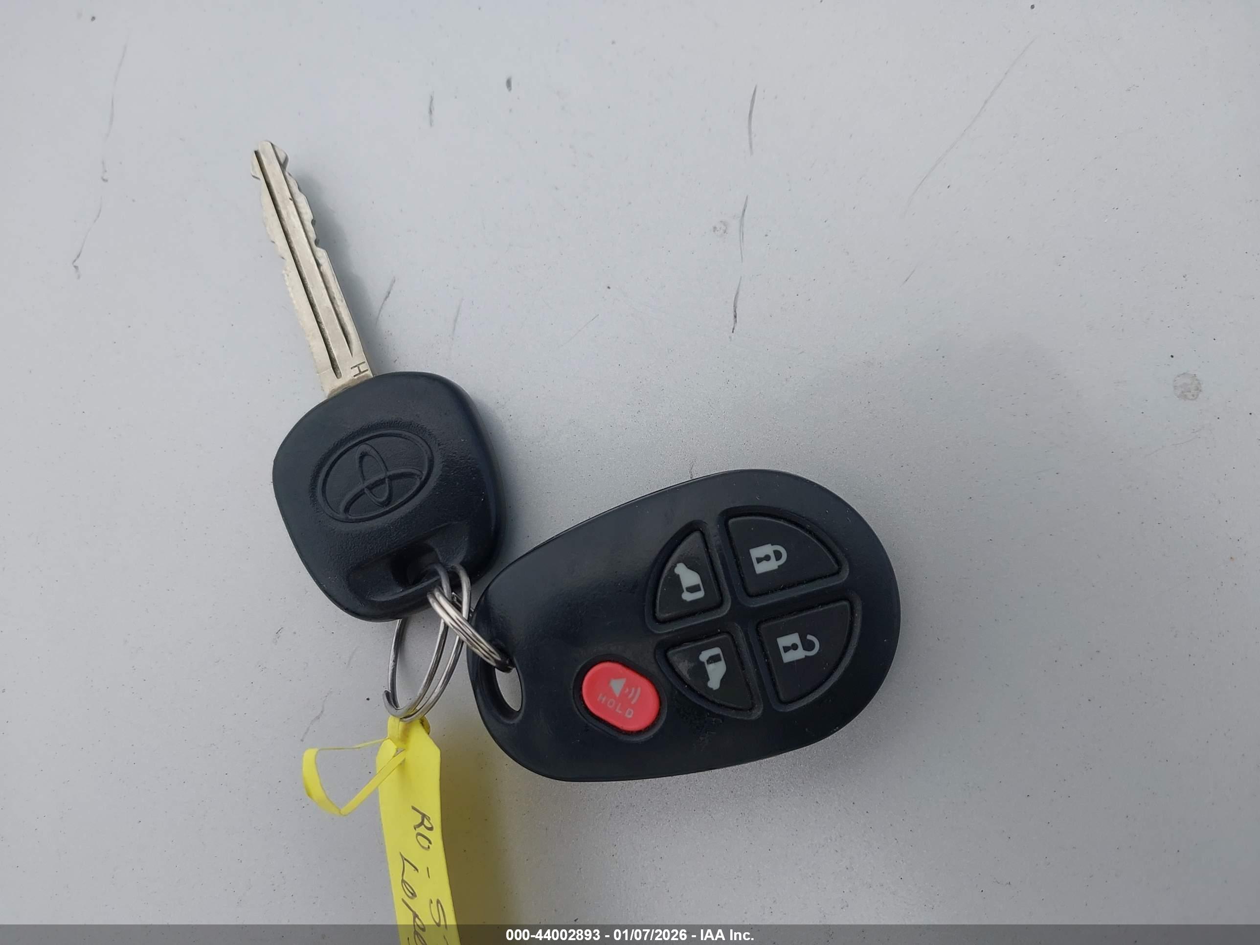 TOYOTA SIENNA image 11