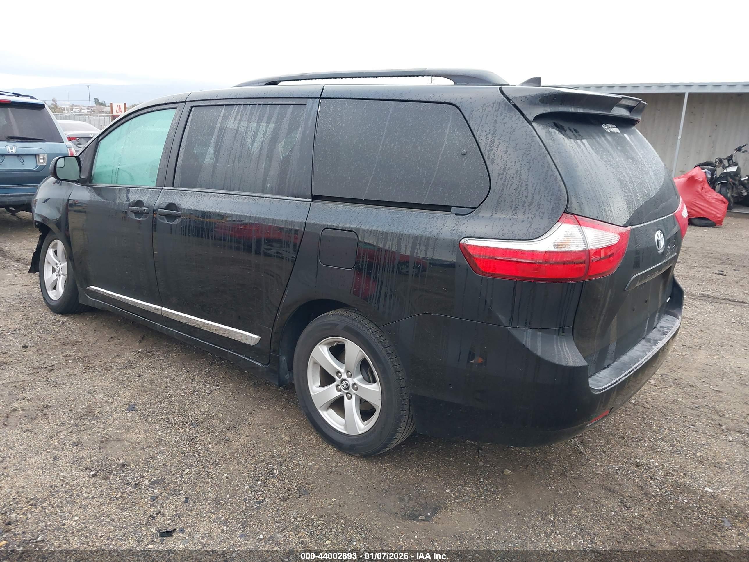 TOYOTA SIENNA image 3