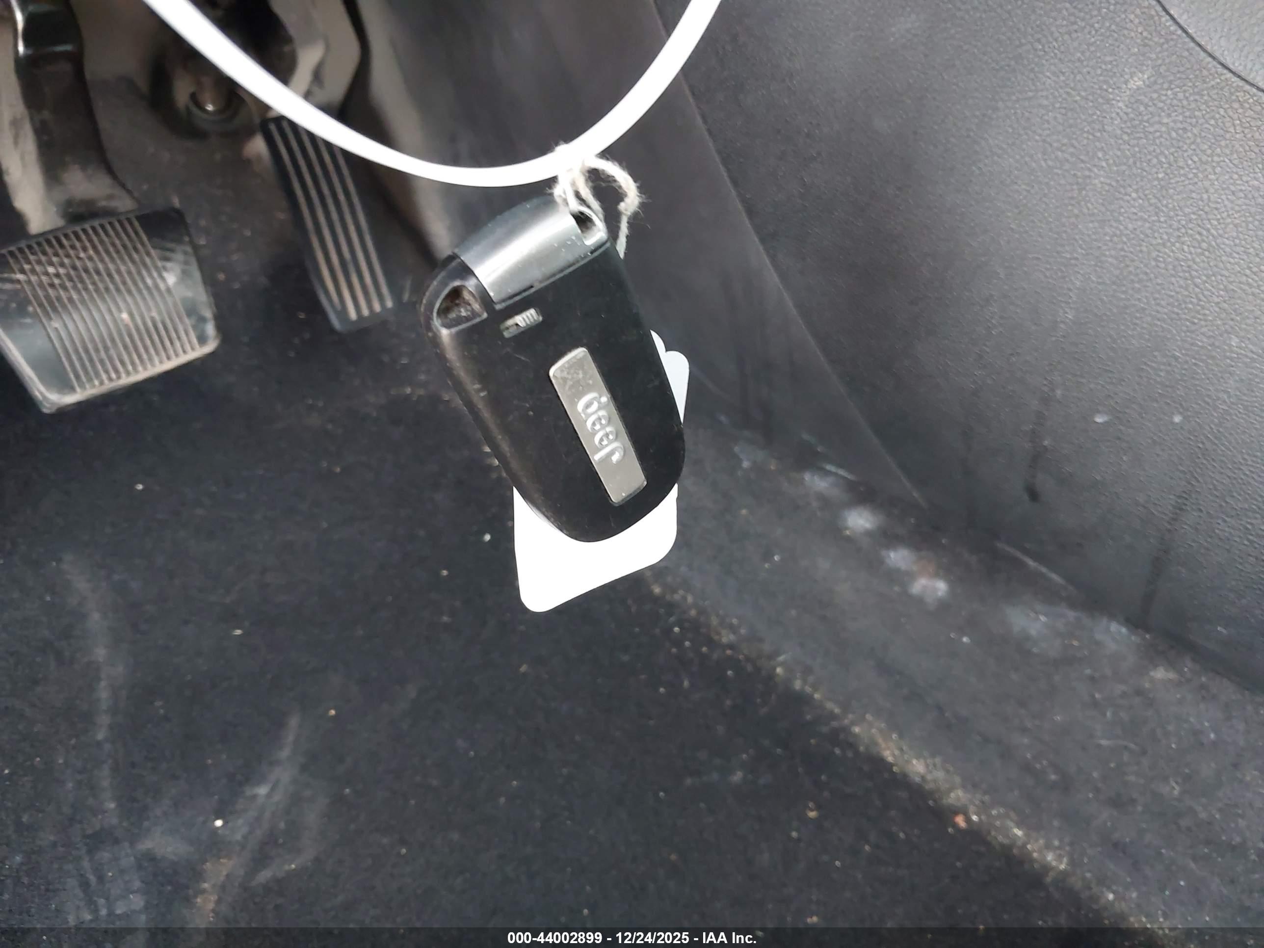 JEEP CHEROKEE image 11