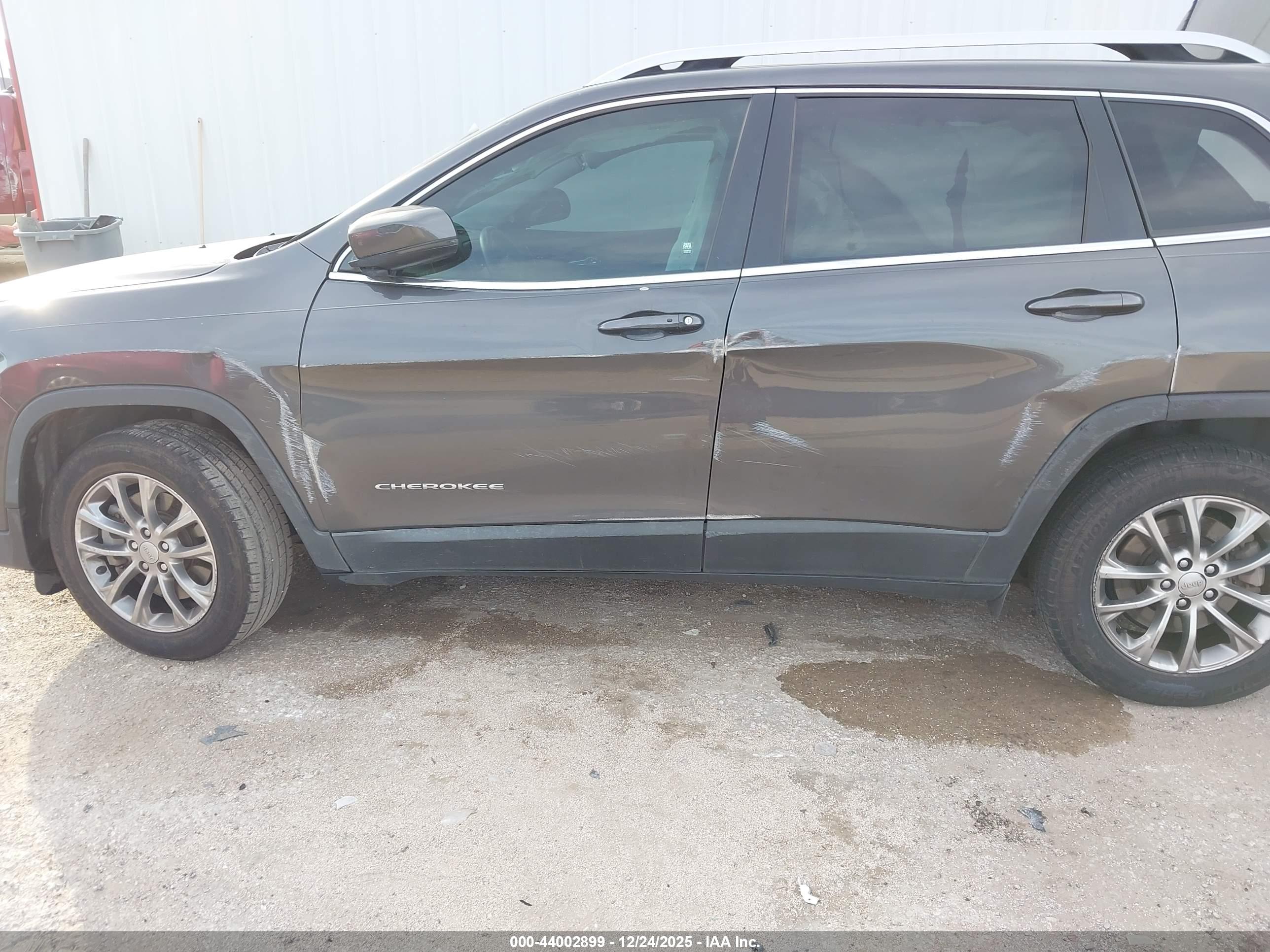 JEEP CHEROKEE image 6