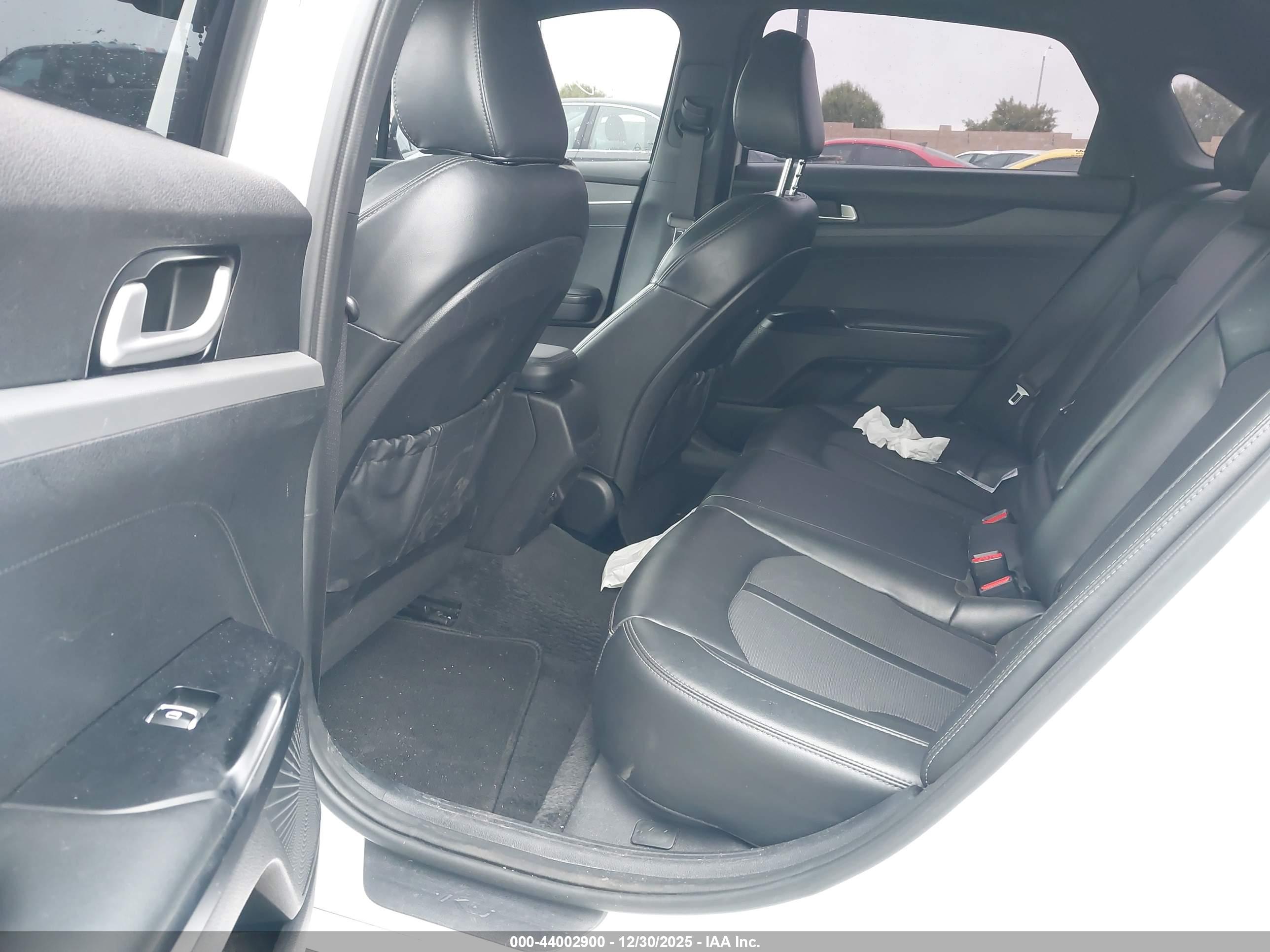KIA K5 image 8